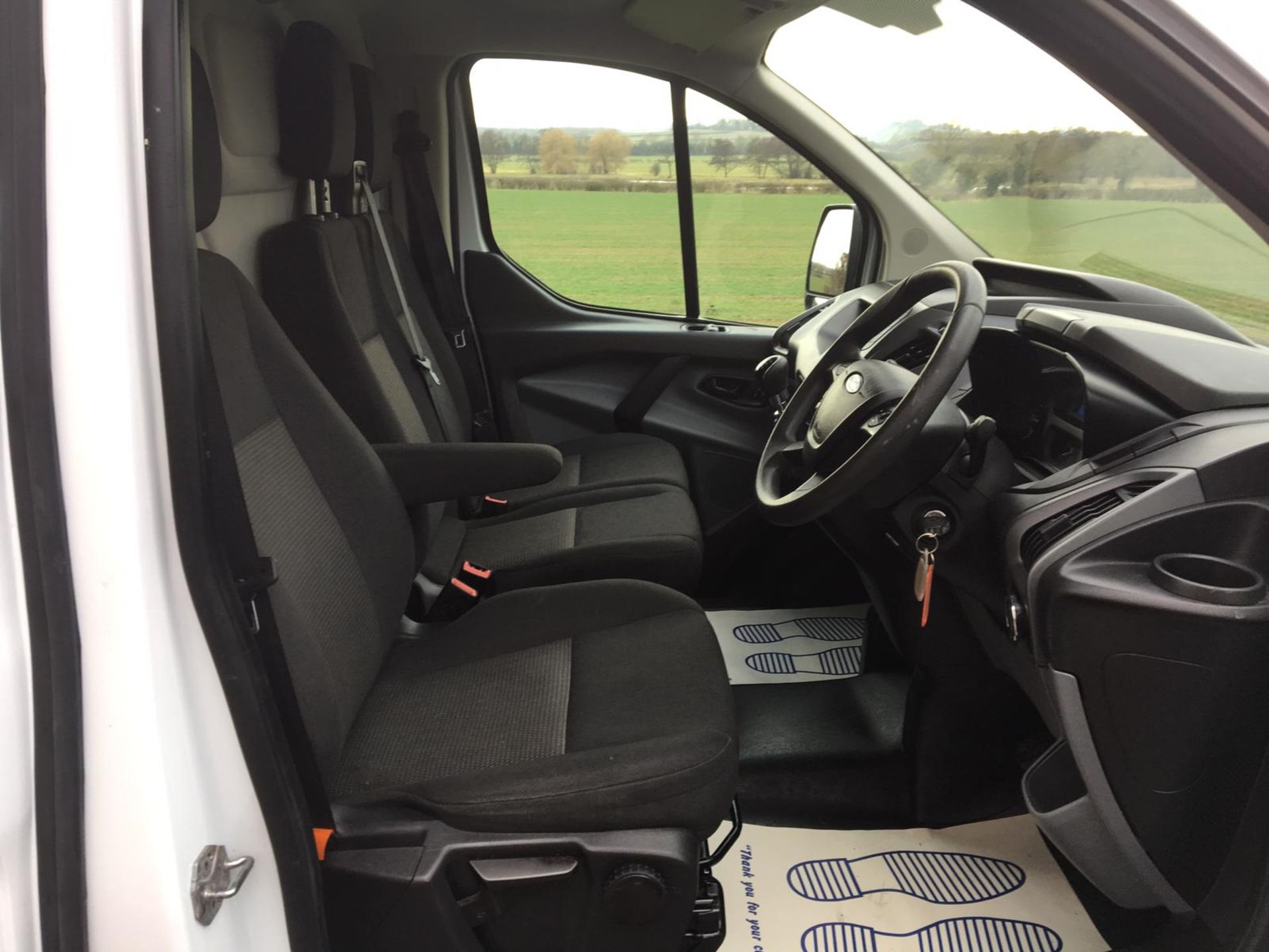 2015/65 REG FORD TRANSIT CUSTOM 290 ECO-TECH 2.2 DIESEL WHITE PANEL VAN, SHOWING 0 FORMER KEEPERS - Image 9 of 9