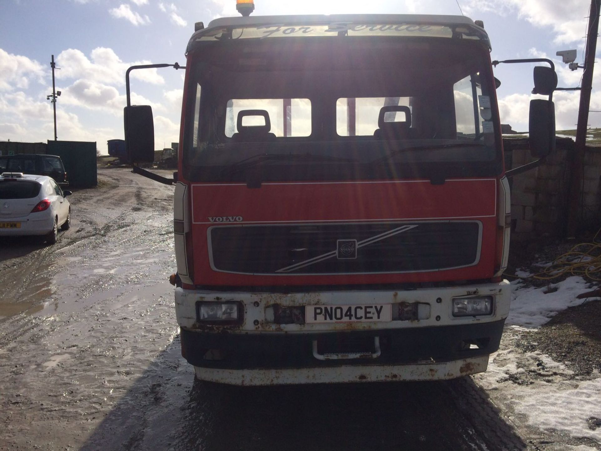 2004/04 REG VOLVO FL 220 RED DIESEL SKIP LOADER, SHOWING 1 FORMER KEEPER *NO VAT* - Image 16 of 18