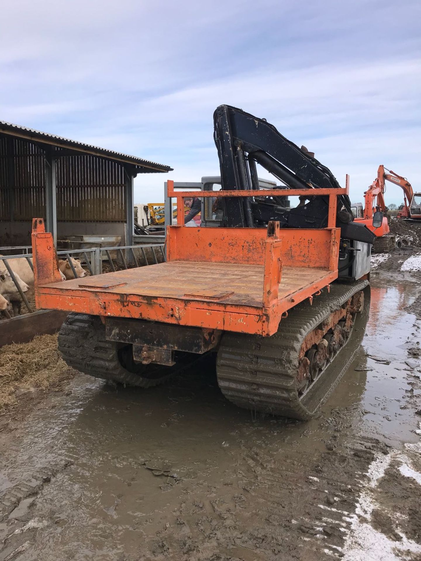 HITATCHI TRACKED TIPPER WITH CRANE, STARTS, RUNS AND LIFTS *PLUS VAT* - Image 2 of 12