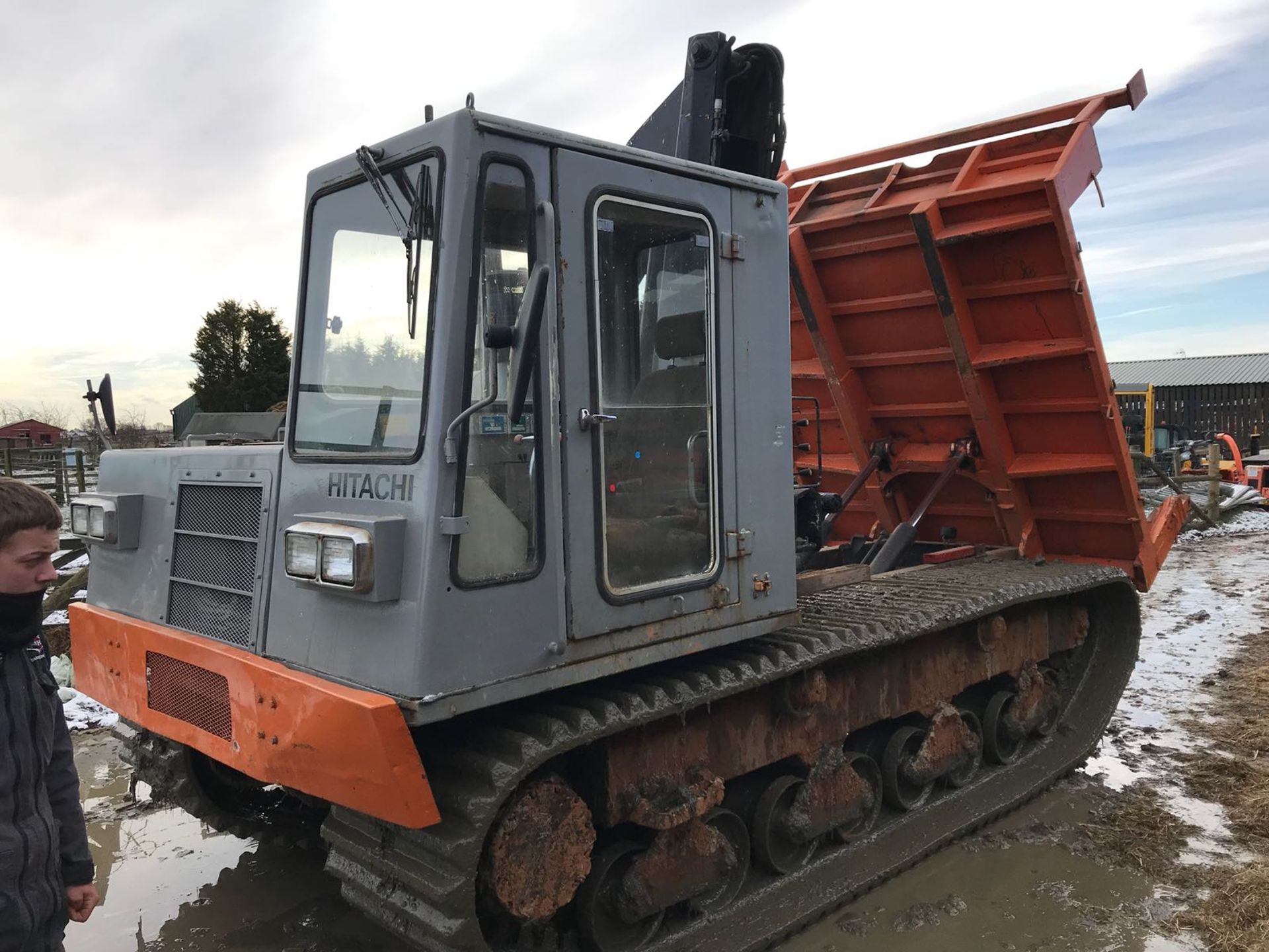 HITATCHI TRACKED TIPPER WITH CRANE, STARTS, RUNS AND LIFTS *PLUS VAT*