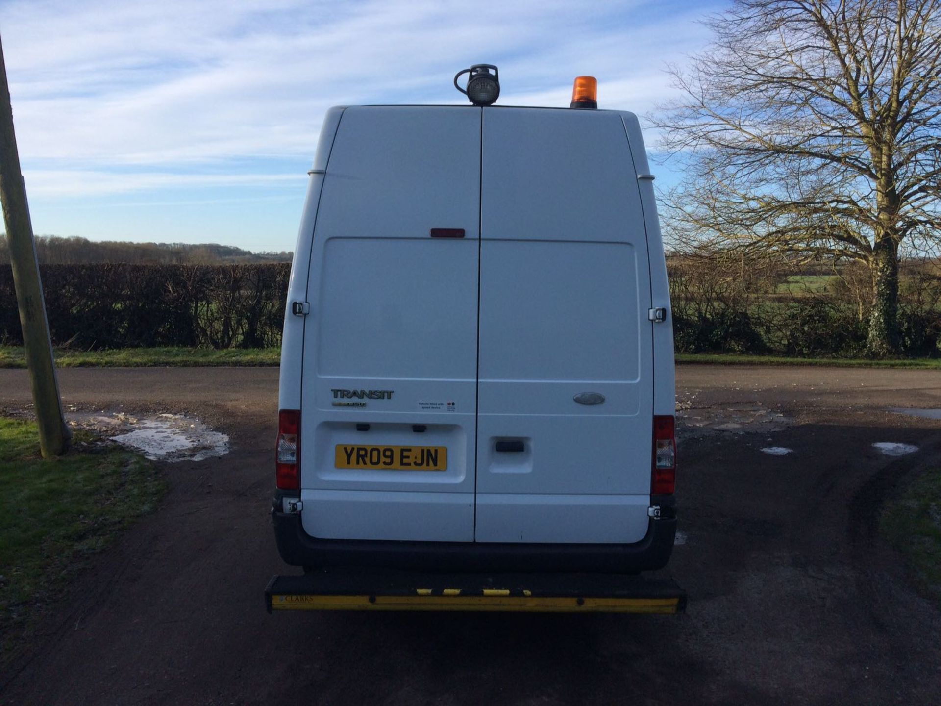 2009/09 REG FORD TRANSIT 100 T350L RWD WHITE DIESEL PANEL VAN, SHOWING 0 FORMER KEEPERS *PLUS VAT* - Image 5 of 20