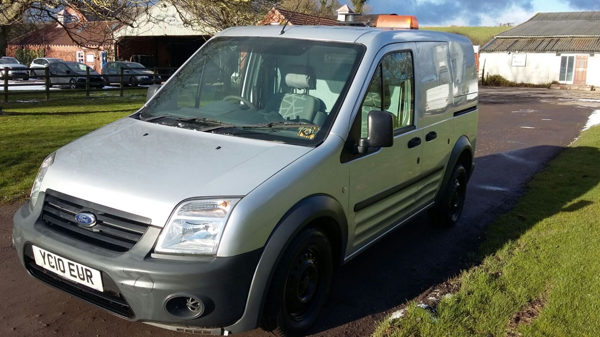 2010/10 REG FORD TRANSIT CONNECT 75 T220 1.8 DIESEL SILVER PANEL VAN, SHOWING 0 FORMER KEEPERS - Image 2 of 13