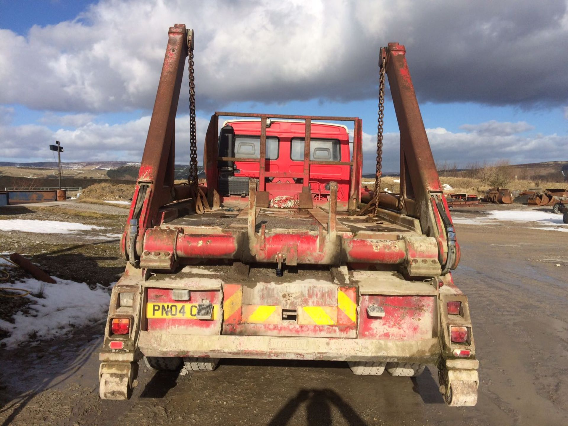 2004/04 REG VOLVO FL 220 RED DIESEL SKIP LOADER, SHOWING 1 FORMER KEEPER *NO VAT* - Image 15 of 18