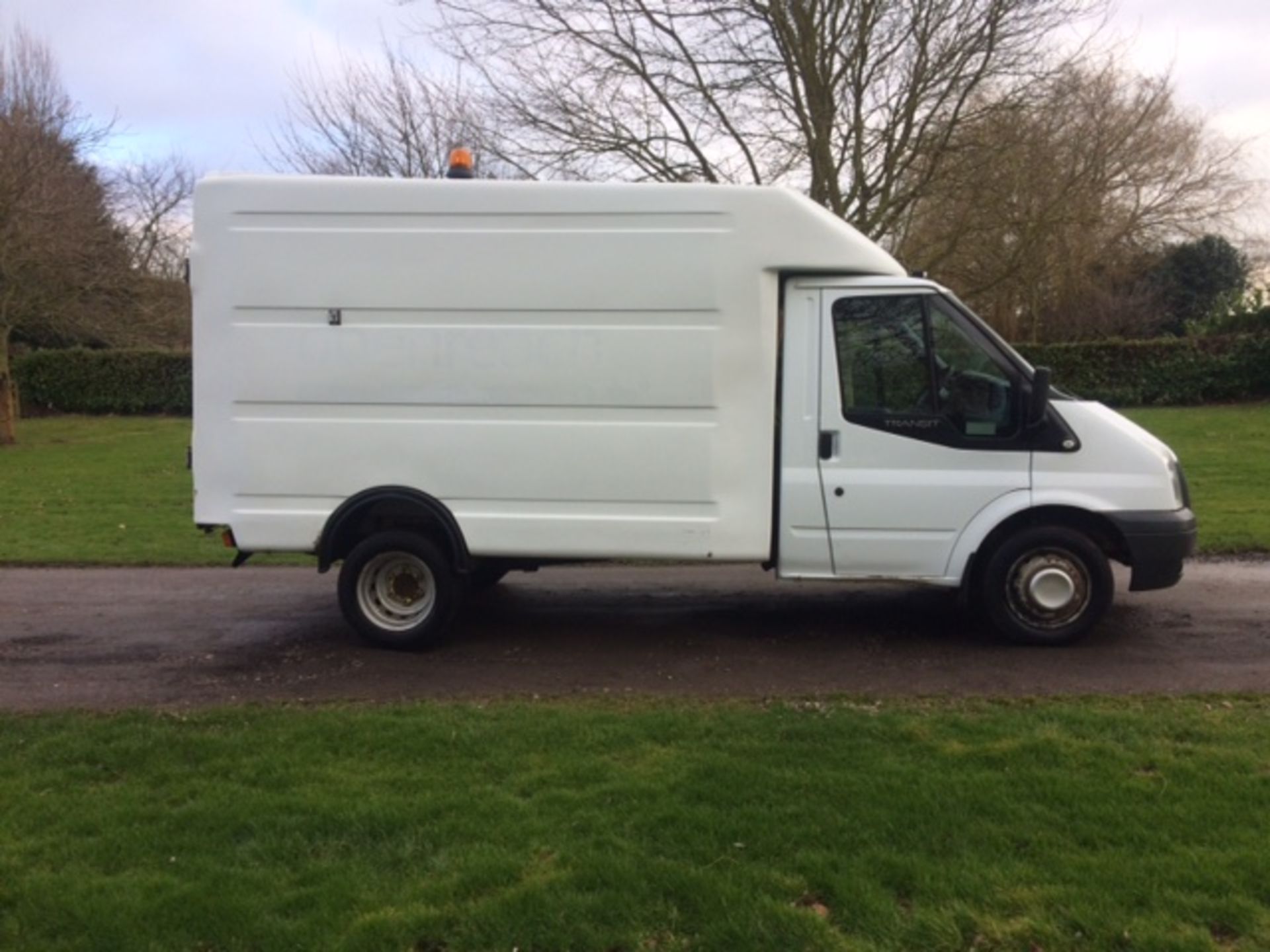 2009/09 REG FORD TRANSIT 100 T350M RWD WHITE DIESEL BOX VAN, SHOWING 0 FORMER KEEPERS *PLUS VAT* - Image 3 of 22