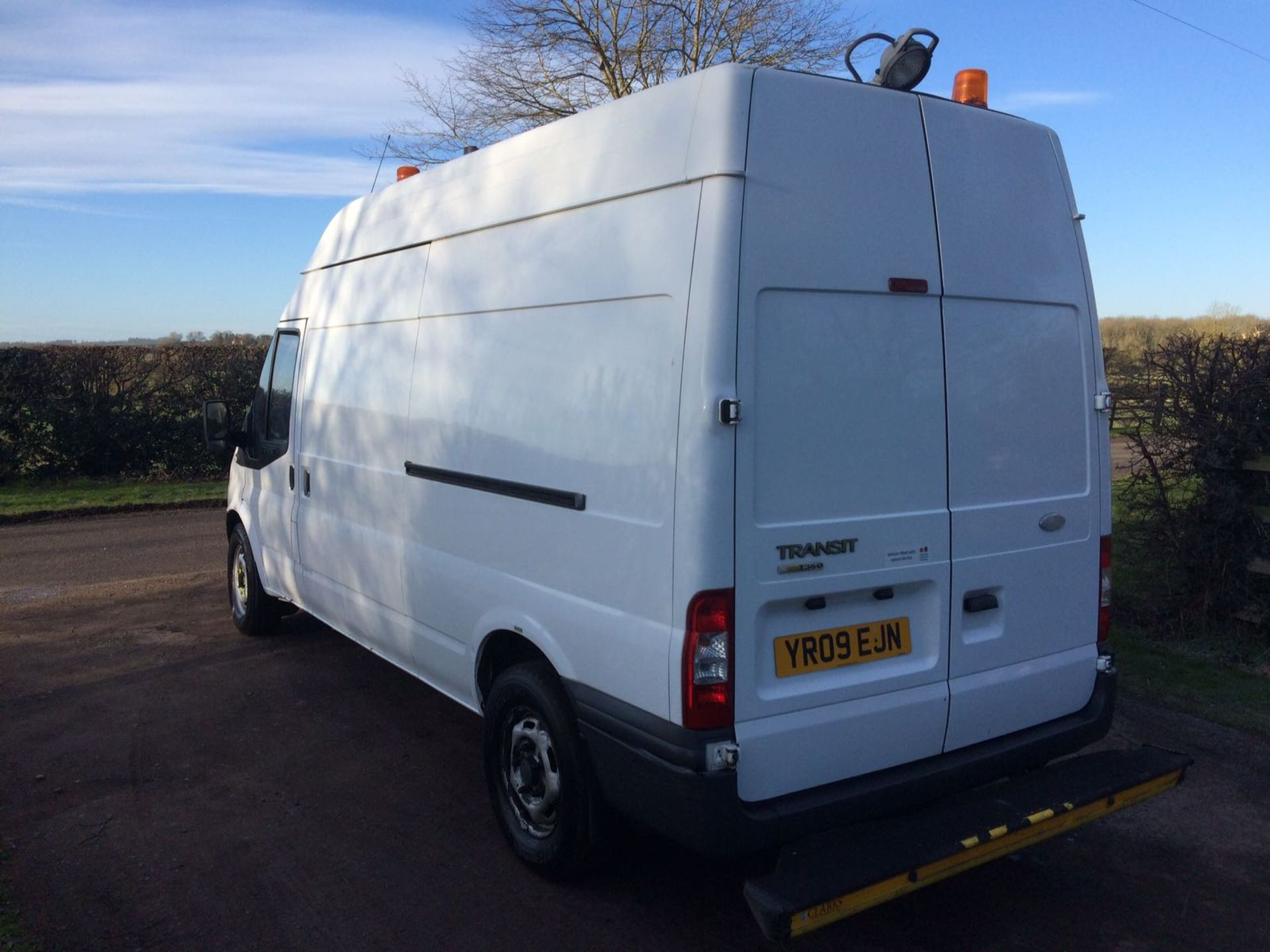 2009/09 REG FORD TRANSIT 100 T350L RWD WHITE DIESEL PANEL VAN, SHOWING 0 FORMER KEEPERS *PLUS VAT* - Image 4 of 20