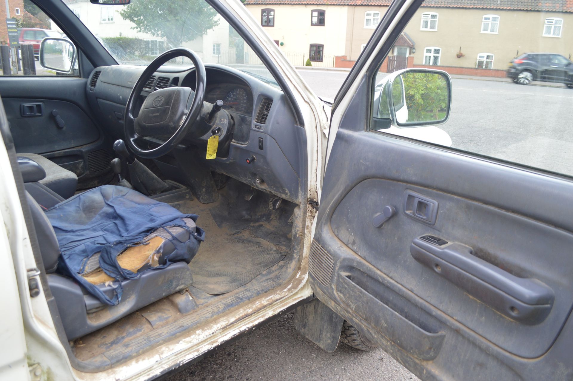 2002/51 REG TOYOTA HI-LUX 4X4 EX TURBO DIESEL, SHOWING 1 FORMER KEEPER - Image 10 of 14