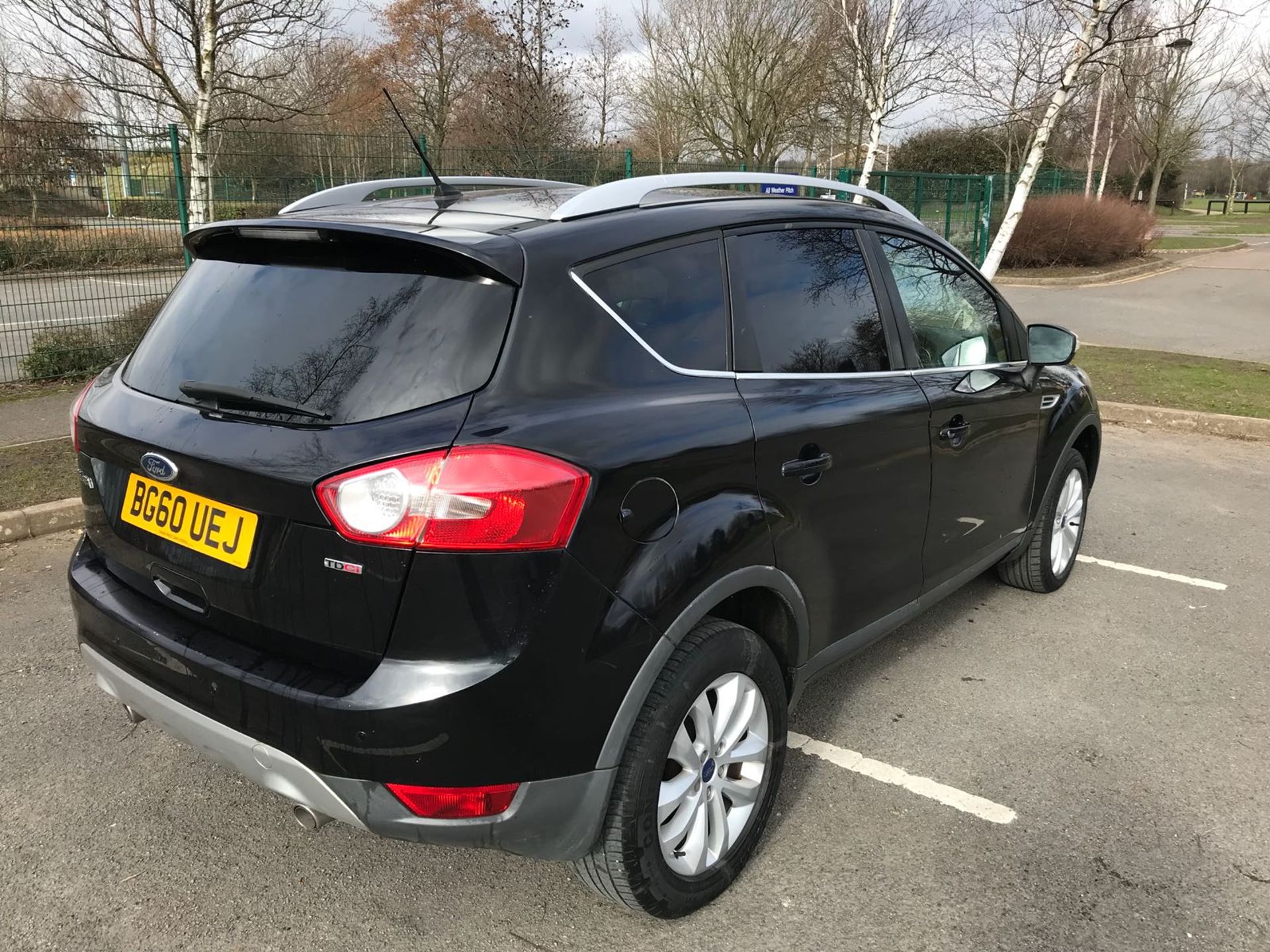 2010/60 REG FORD KUGA TITANIUM TDCI 140 2.0 DIESEL BLACK ESTATE *NO VAT* - Image 4 of 6