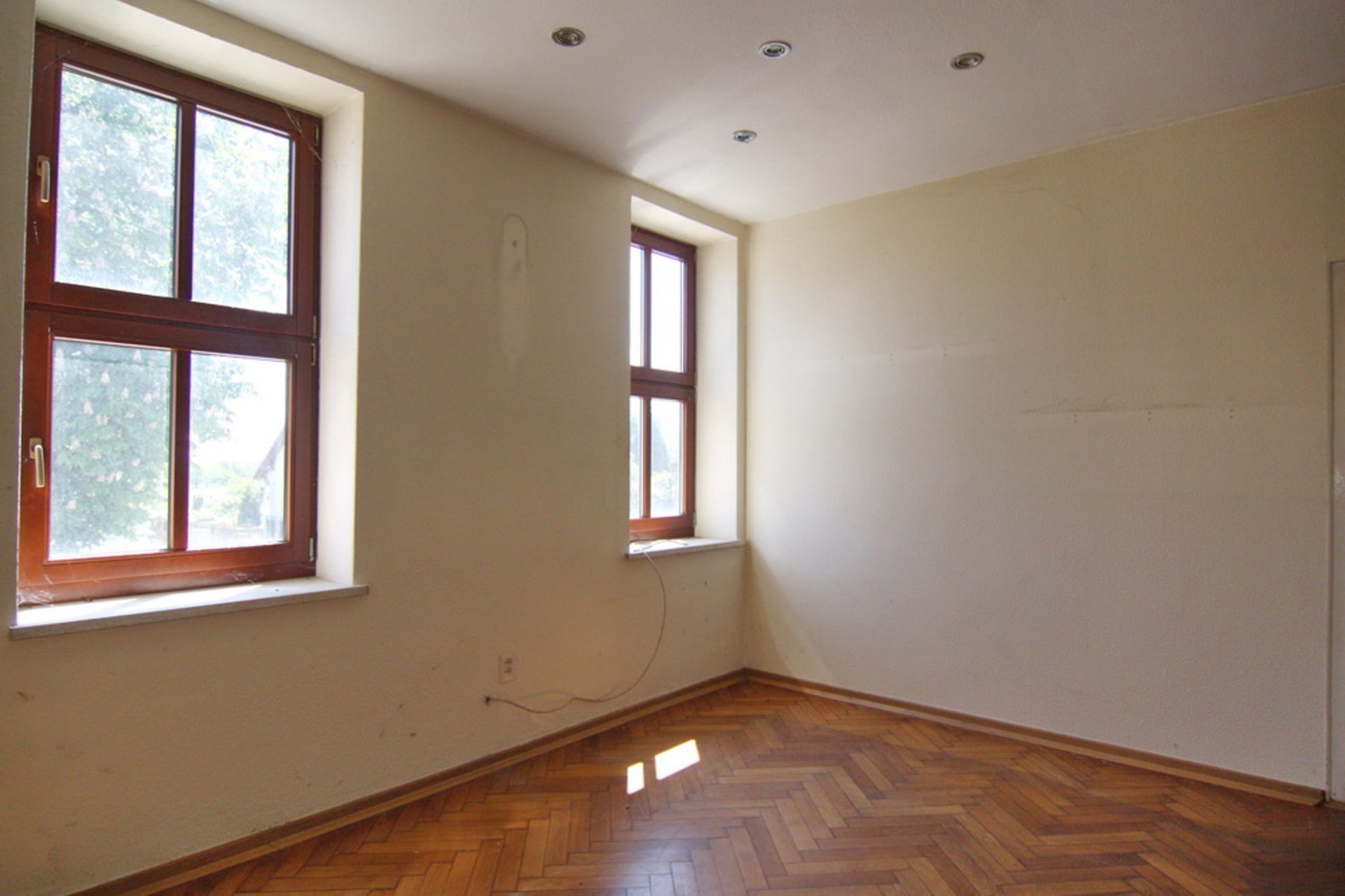 LARGE HOUSING BLOCK HORNSOMMEM, GERMANY READY TO MOVE INTO FREEHOLD VACANT POSSESSION - Image 31 of 91