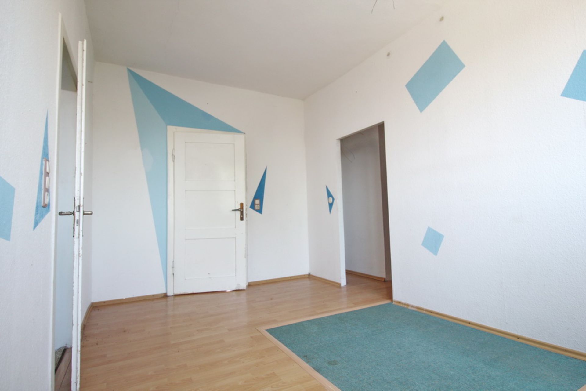 LARGE HOUSING BLOCK HORNSOMMEM, GERMANY READY TO MOVE INTO FREEHOLD VACANT POSSESSION - Image 69 of 91