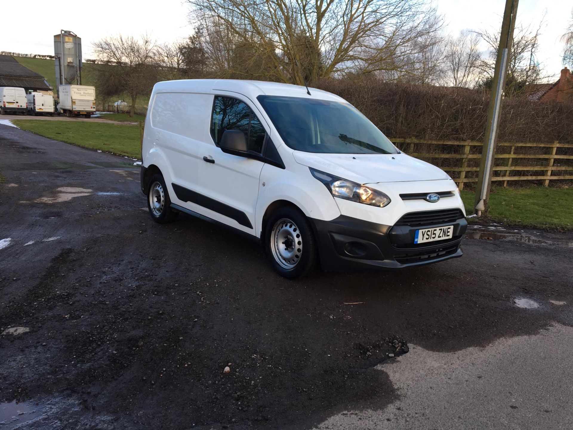 2015/15 REG FORD TRANSIT CONNECT 200 1.6 DIESEL WHITE PANEL VAN, SHOWING 0 FORMER KEEPERS *NO VAT*