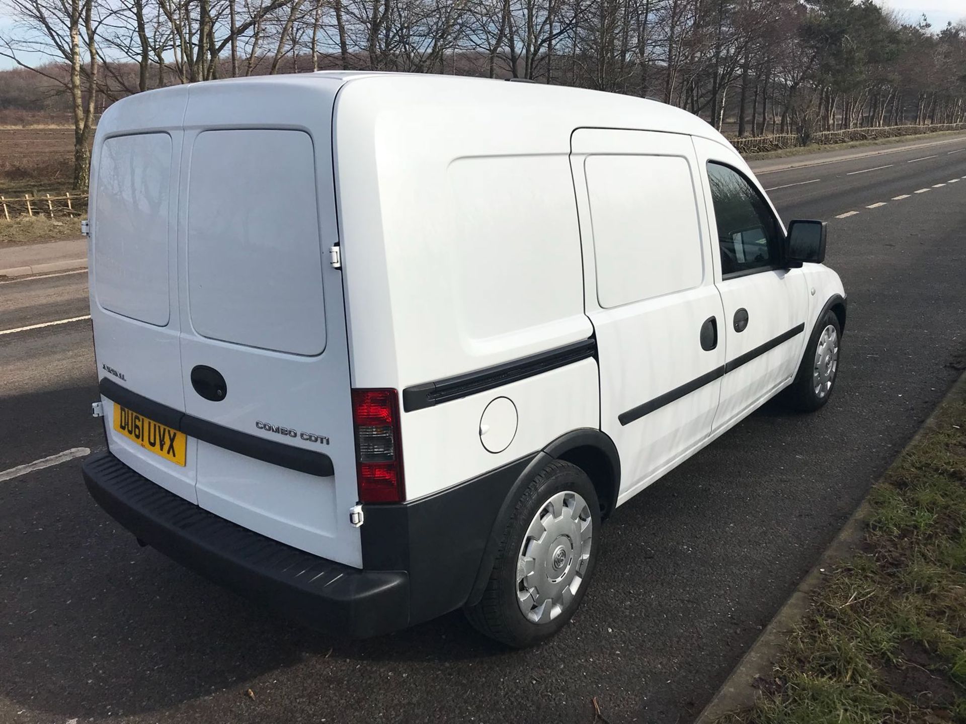 2011/61 REG VAUXHALL COMBO 1.3 CDTI SWB 5 SEATER CREW VAN WHITE DIESEL CAR DERIVED VAN *NO VAT* - Image 4 of 7