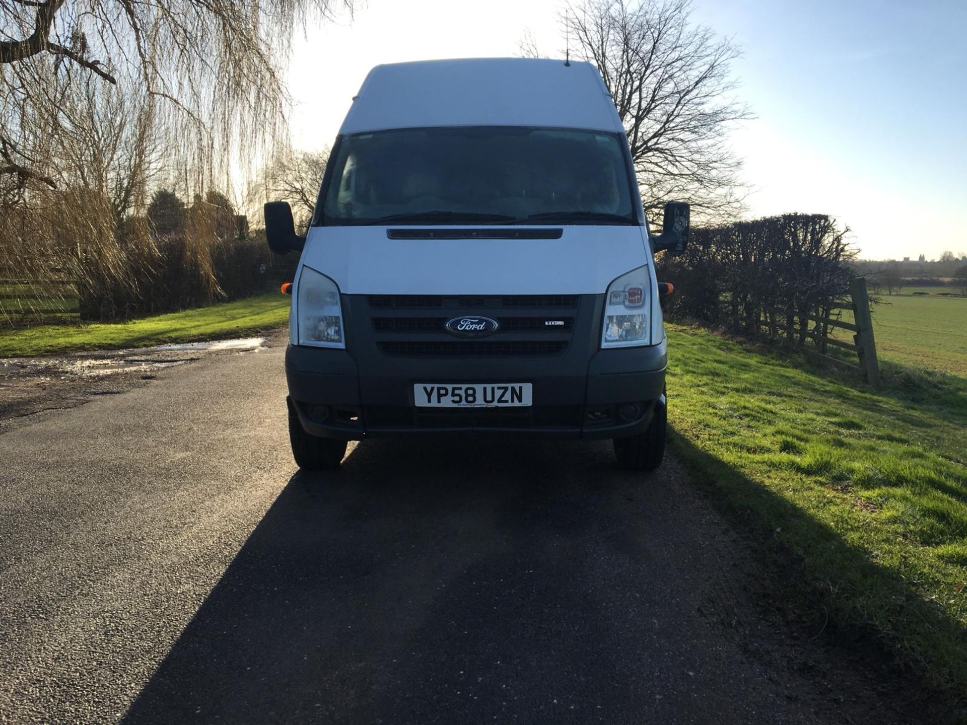 2009/58 REG FORD TRANSIT 100 T350L RWD WHITE DIESEL PANEL VAN, SHOWING 1 FORMER KEEPER *NO VAT* - Image 2 of 11