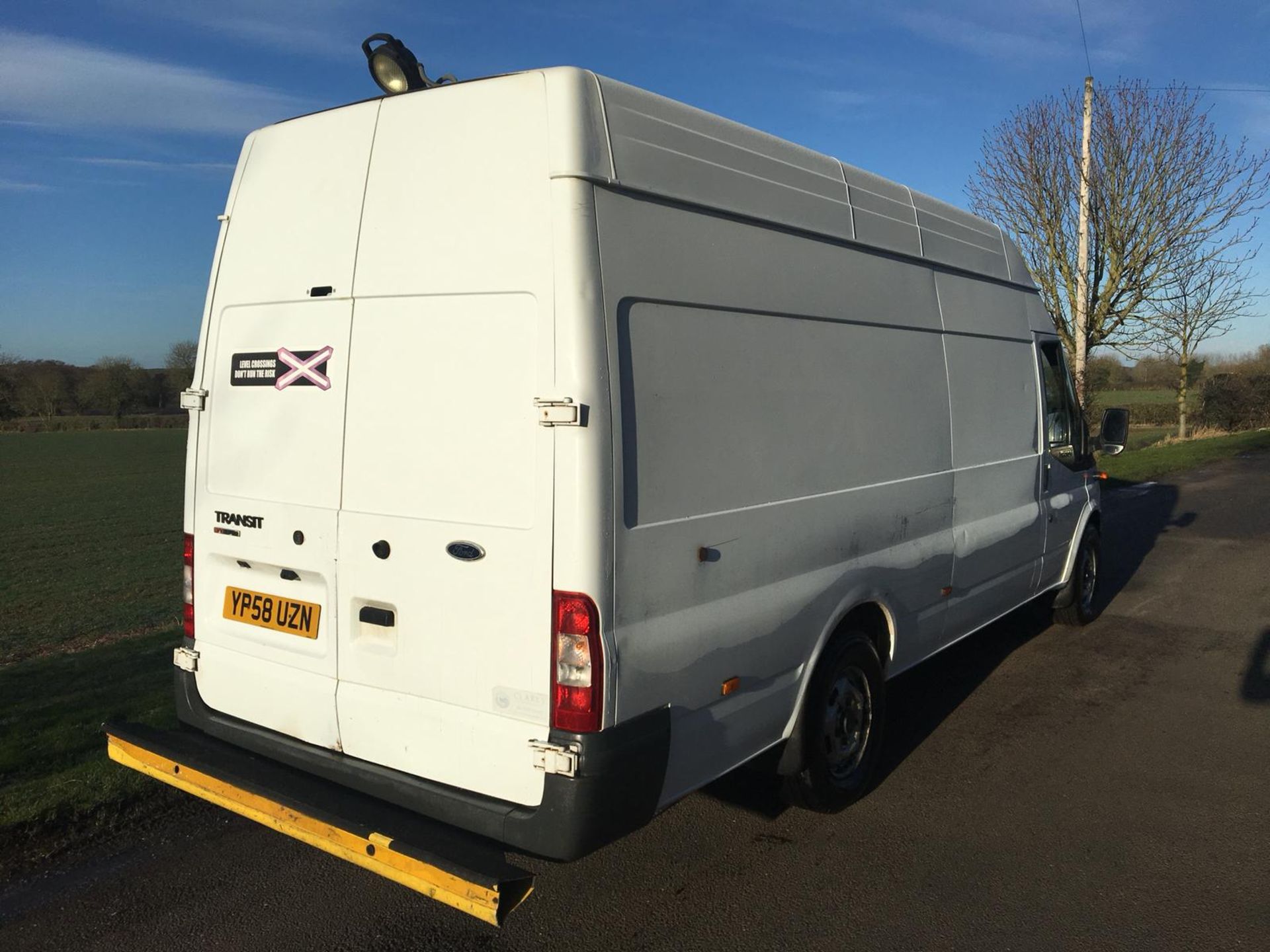 2009/58 REG FORD TRANSIT 100 T350L RWD WHITE DIESEL PANEL VAN, SHOWING 1 FORMER KEEPER *NO VAT* - Image 5 of 11