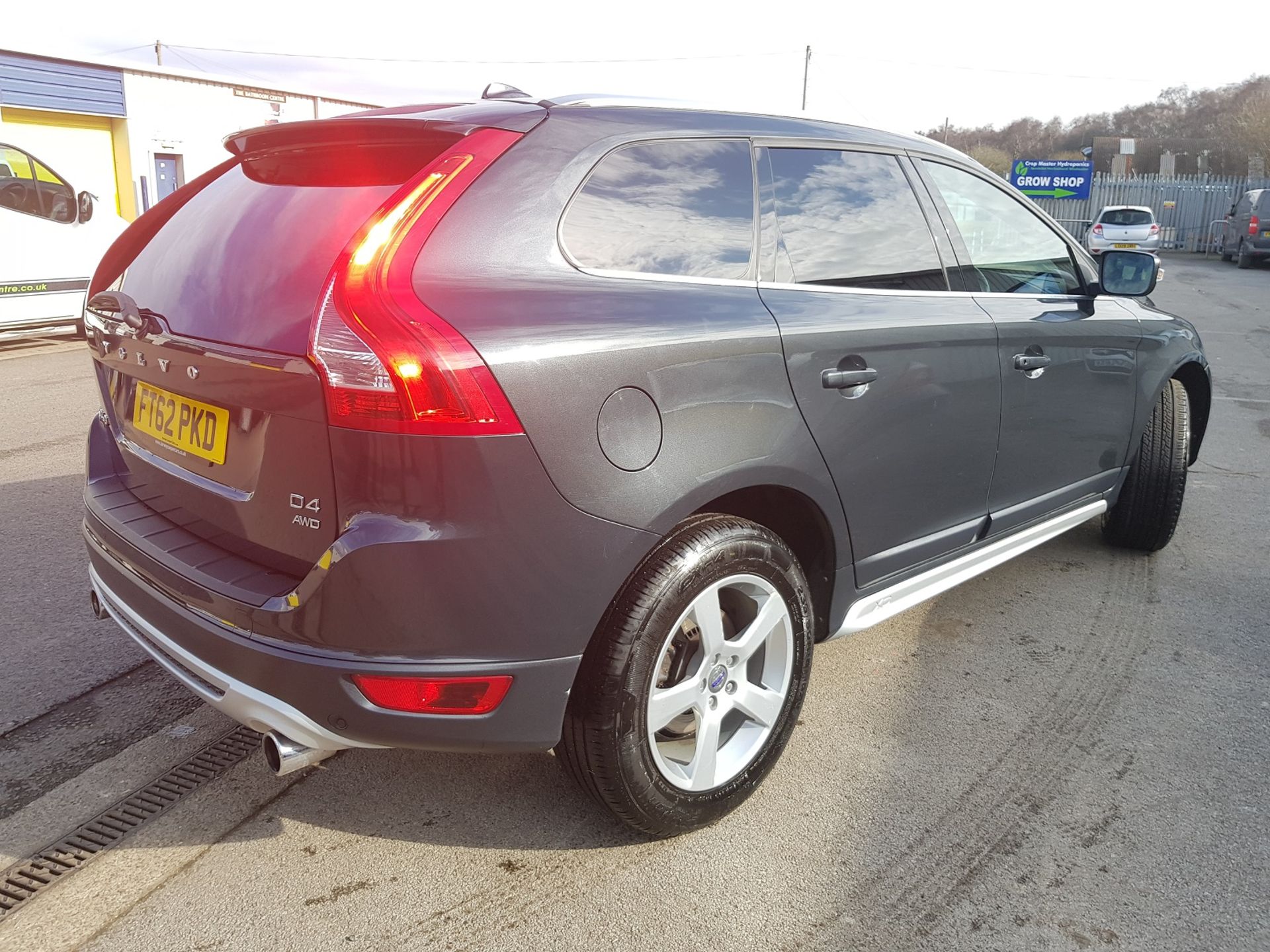 2013/62 REG VOLVO XC60 R-DESIGN NAV D4 AWD GREY DIESEL ESTATE WITH 2016 FACELIFT FRONT *NO VAT* - Image 6 of 23