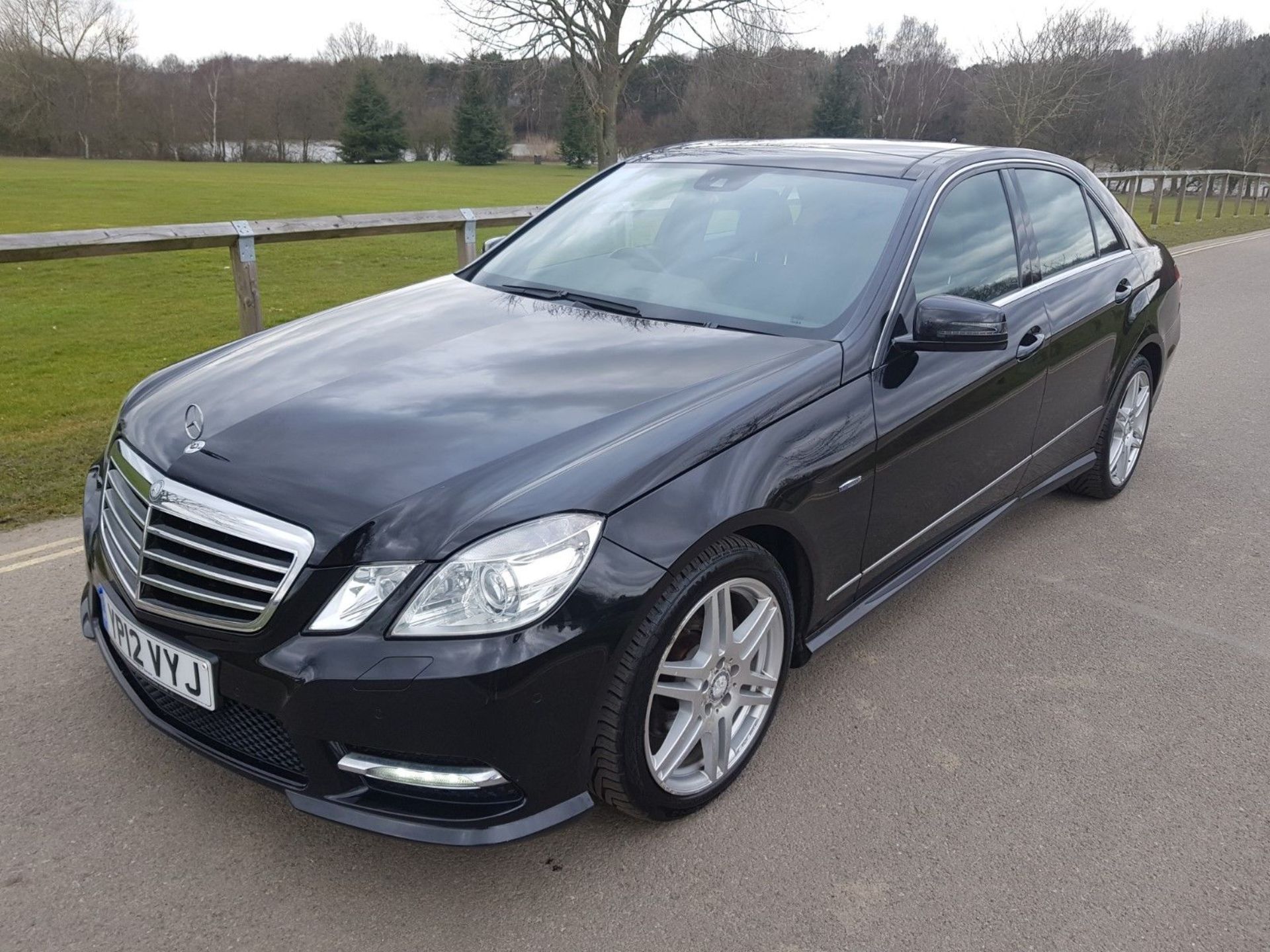 2012/12 REG MERCEDES-BENZ E250 SPORT CDI BLUE EFFICIENCY AUTOMATIC BLACK DIESEL 4 DOOR SALOON - Image 3 of 12