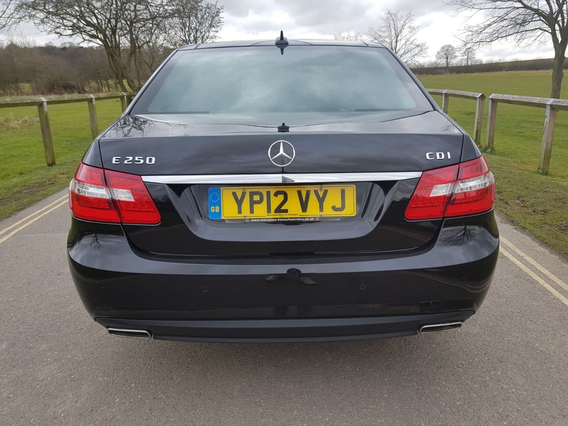 2012/12 REG MERCEDES-BENZ E250 SPORT CDI BLUE EFFICIENCY AUTOMATIC BLACK DIESEL 4 DOOR SALOON - Image 5 of 12