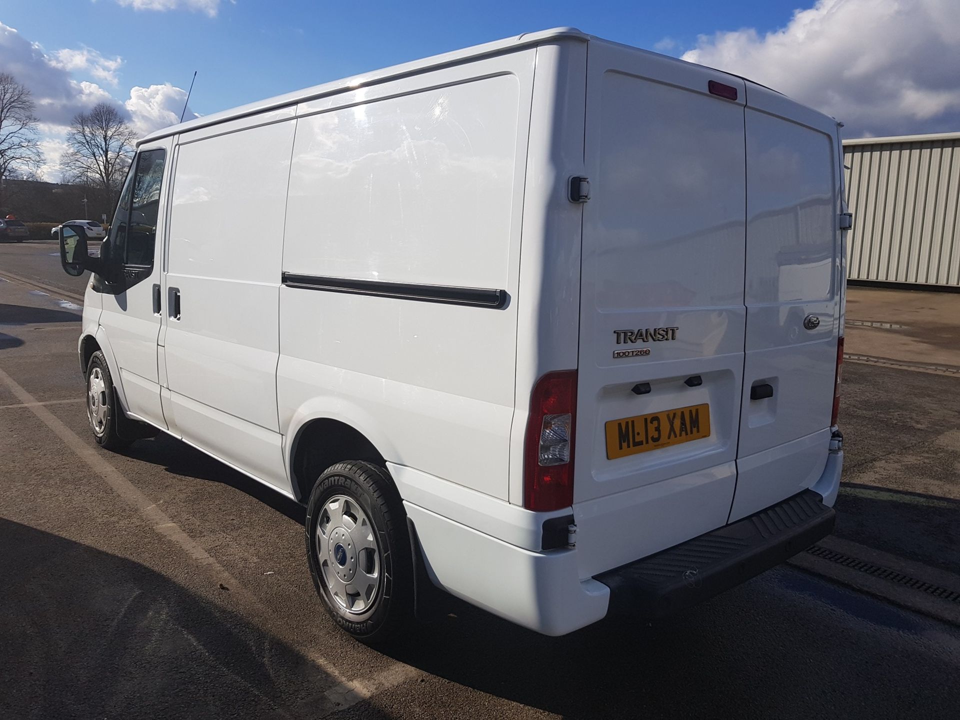 2013/13 REG FORD TRANSIT 100 T260 FWD WHITE 2.2 DIESEL PANEL VAN, SHOWING 2 FORMER KEEPERS *NO VAT* - Image 4 of 17