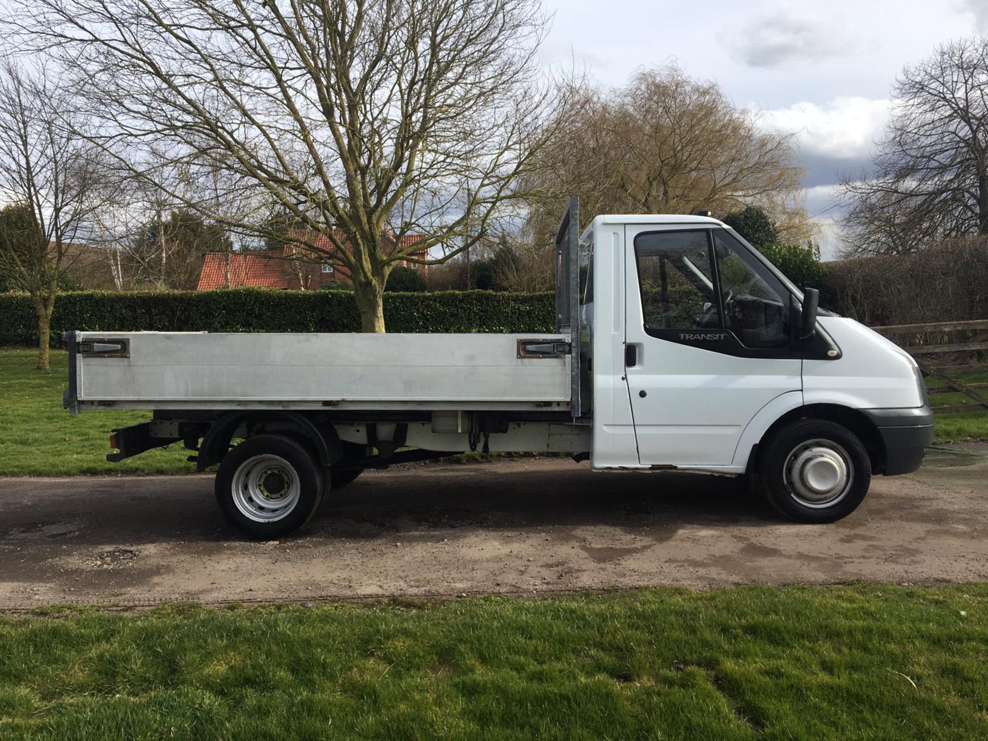 2008/08 REG FORD TRANSIT 100 T350M RWD WHITE DIESEL DROPSIDE, SHOWING 0 FORMER KEEPERS *NO VAT* - Image 5 of 17