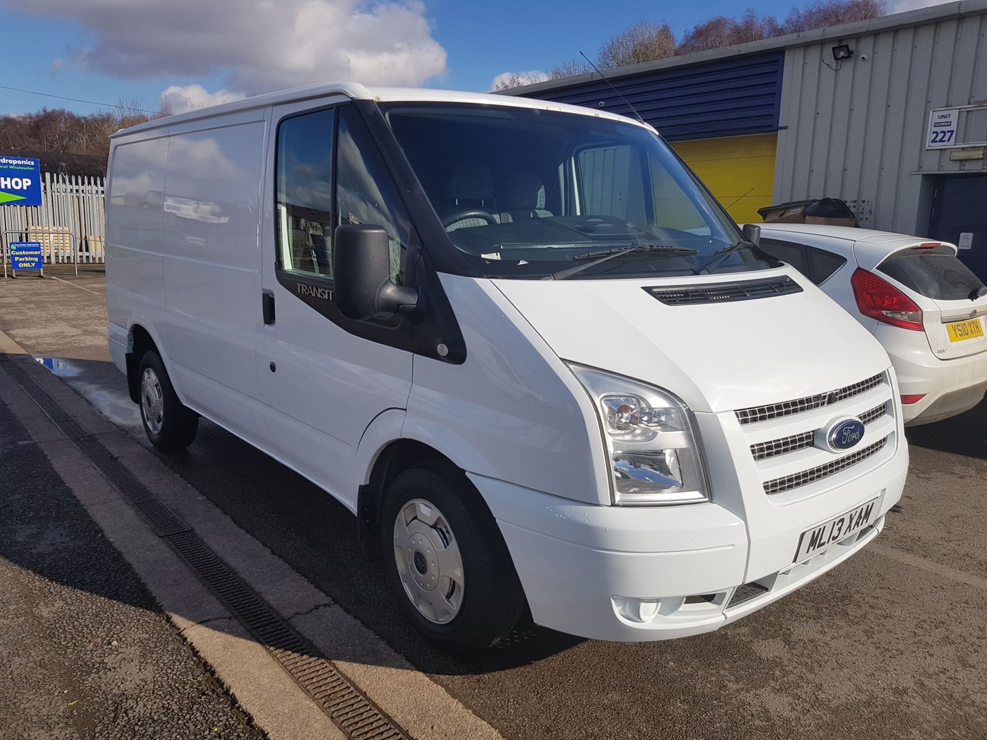 2013/13 REG FORD TRANSIT 100 T260 FWD WHITE 2.2 DIESEL PANEL VAN, SHOWING 2 FORMER KEEPERS *NO VAT*