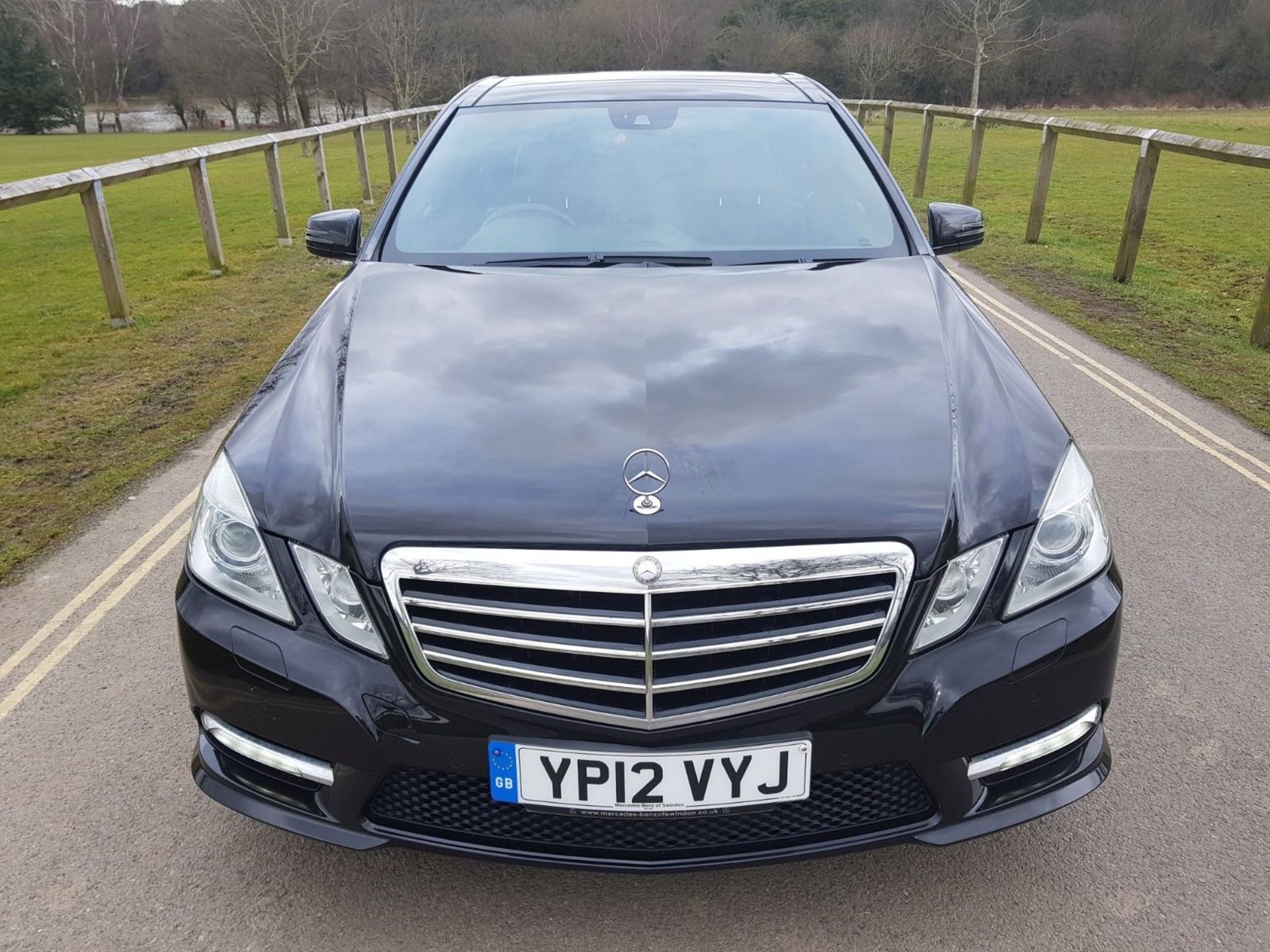 2012/12 REG MERCEDES-BENZ E250 SPORT CDI BLUE EFFICIENCY AUTOMATIC BLACK DIESEL 4 DOOR SALOON - Image 2 of 12