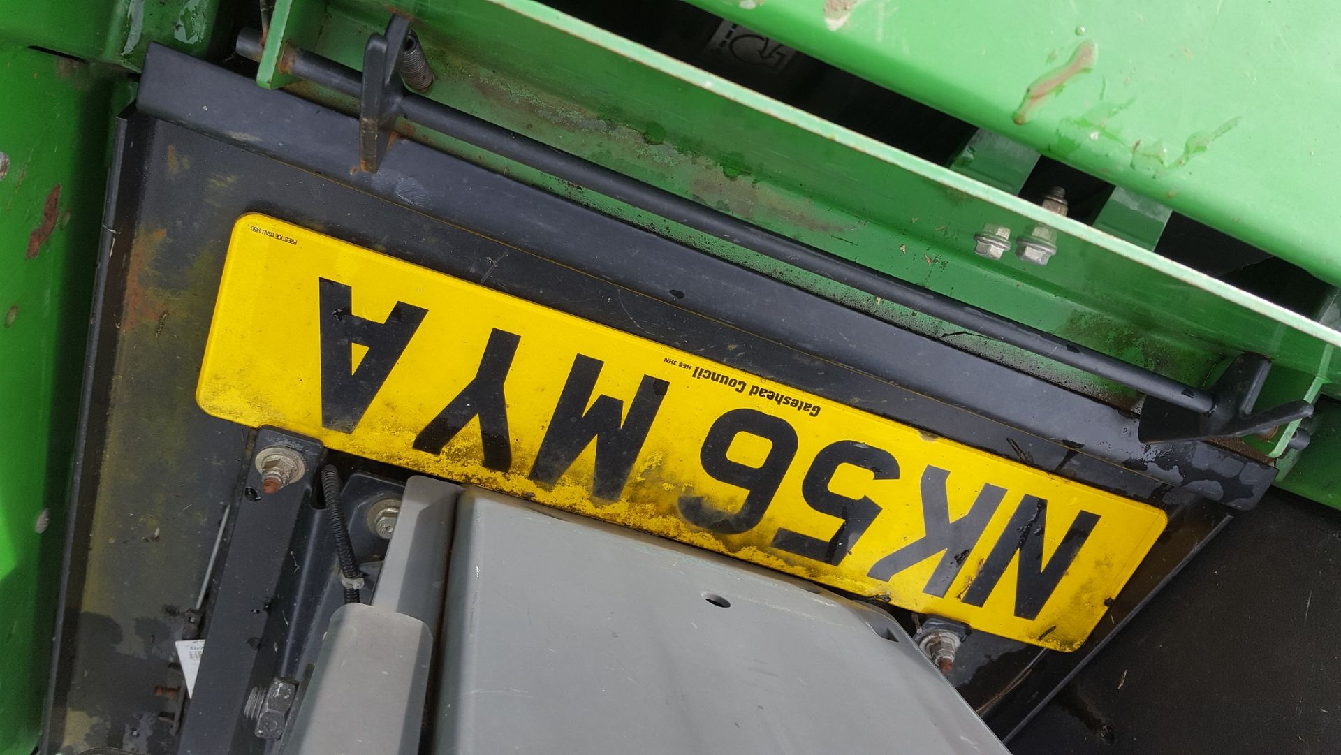 2006 JOHN DEERE 1545 RIDE ON LAWN MOWER, EX GATESHEAD COUNCIL *PLUS VAT* - Image 6 of 8