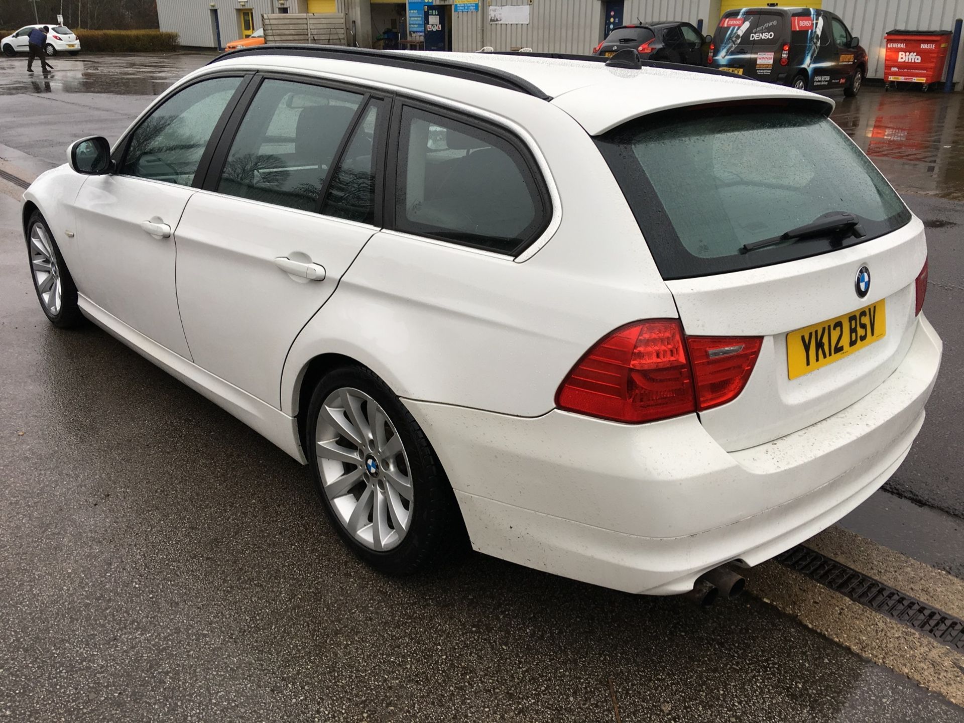 2012/12 REG BMW 330D AC TOURING AUTOMATIC WHITE DIESEL ESTATE, SHOWING 1 FORMER KEEPER *NO VAT* - Image 4 of 18