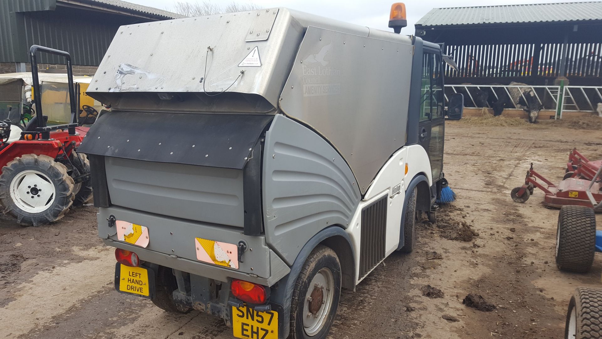 2007/57 REG HAKO WHITE/GREY DIESEL STREET CLEANSING ROAD SWEEPER, SHOWING 0 FORMER KEEPERS - Image 10 of 10