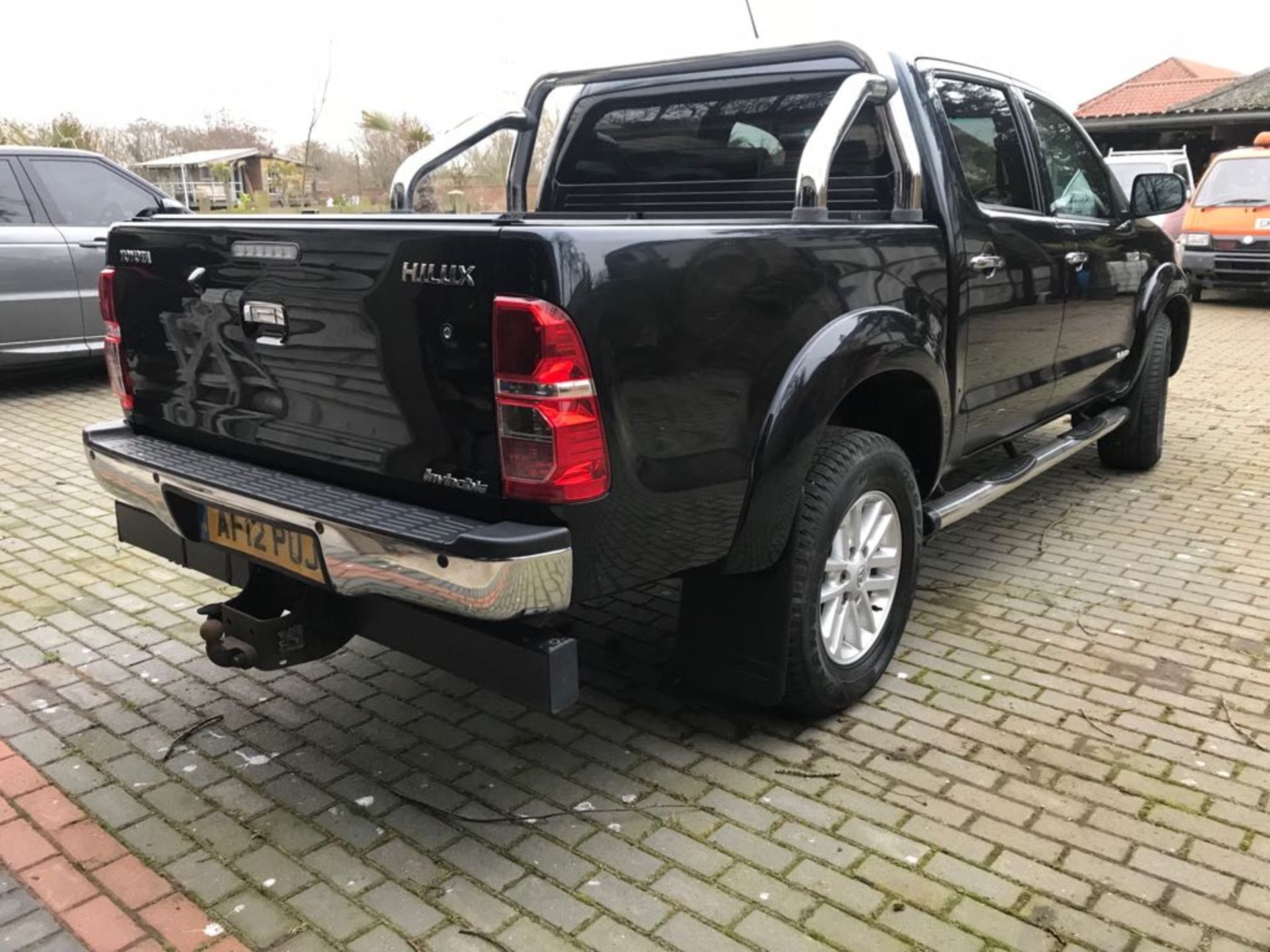 2012/12 REG TOYOTA HILUX INVINCIBLE D-4D 4X4 GREY DIESEL LIGHT 4X4 UTILITY AUTO 1 FORMER KEEPER - Image 9 of 31