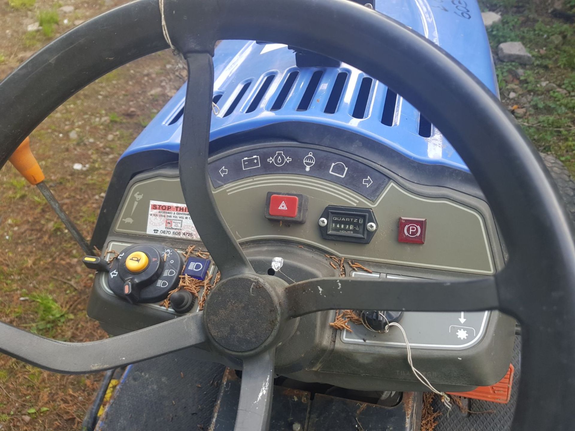 ISEKI SXG 22 RIDE ON LAWN MOWER WITH HIGH TIP REAR GRASS COLLECTOR *PLUS VAT* - Image 8 of 9