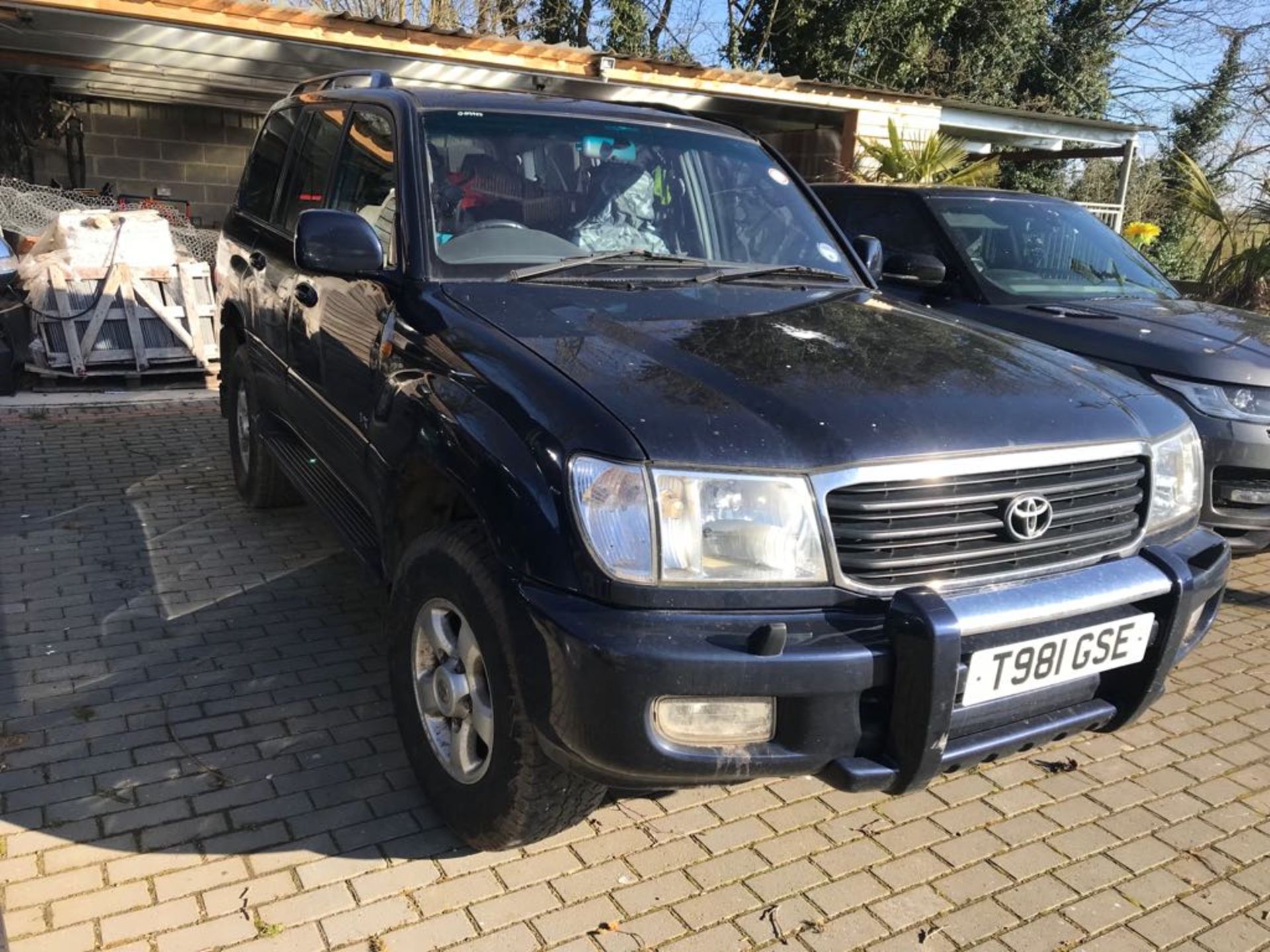 1999/T REG TOYOTA LANDCRUISER AMAZON VX AUTOMATIC BLUE PETROL/GAS ESTATE - LOW MILES