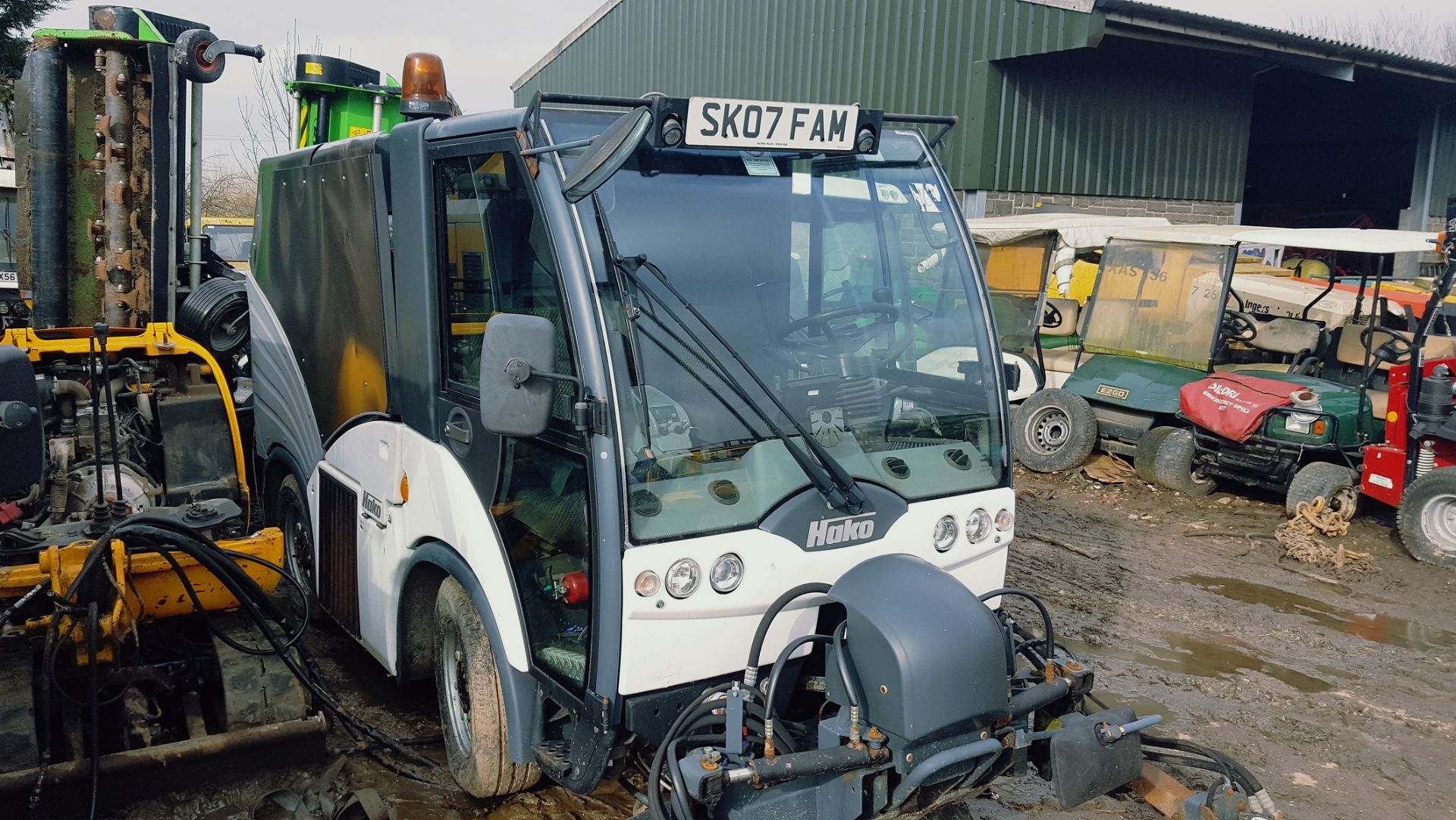 2007/07 REG HAKO WHITE/GREY DIESEL STREET CLEANSING ROAD SWEEPER, SHOWING 1 FORMER KEEPER *PLUS VAT* - Image 2 of 7