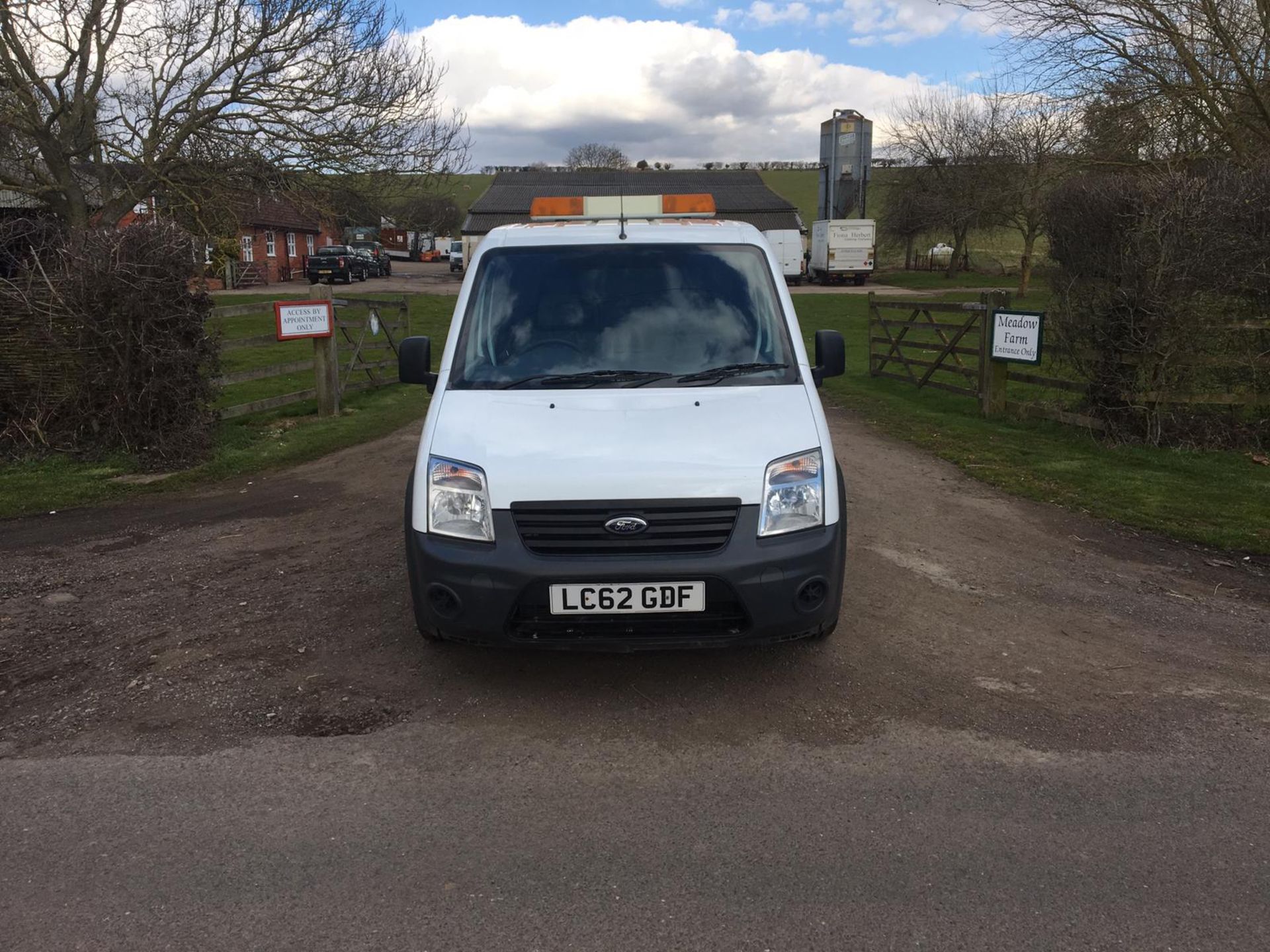 2012/62 REG FORD TRANSIT CONNECT 90 T220 WHITE DIESEL PANEL VAN, SHOWING 0 FORMER KEEPERS *NO VAT* - Image 2 of 14