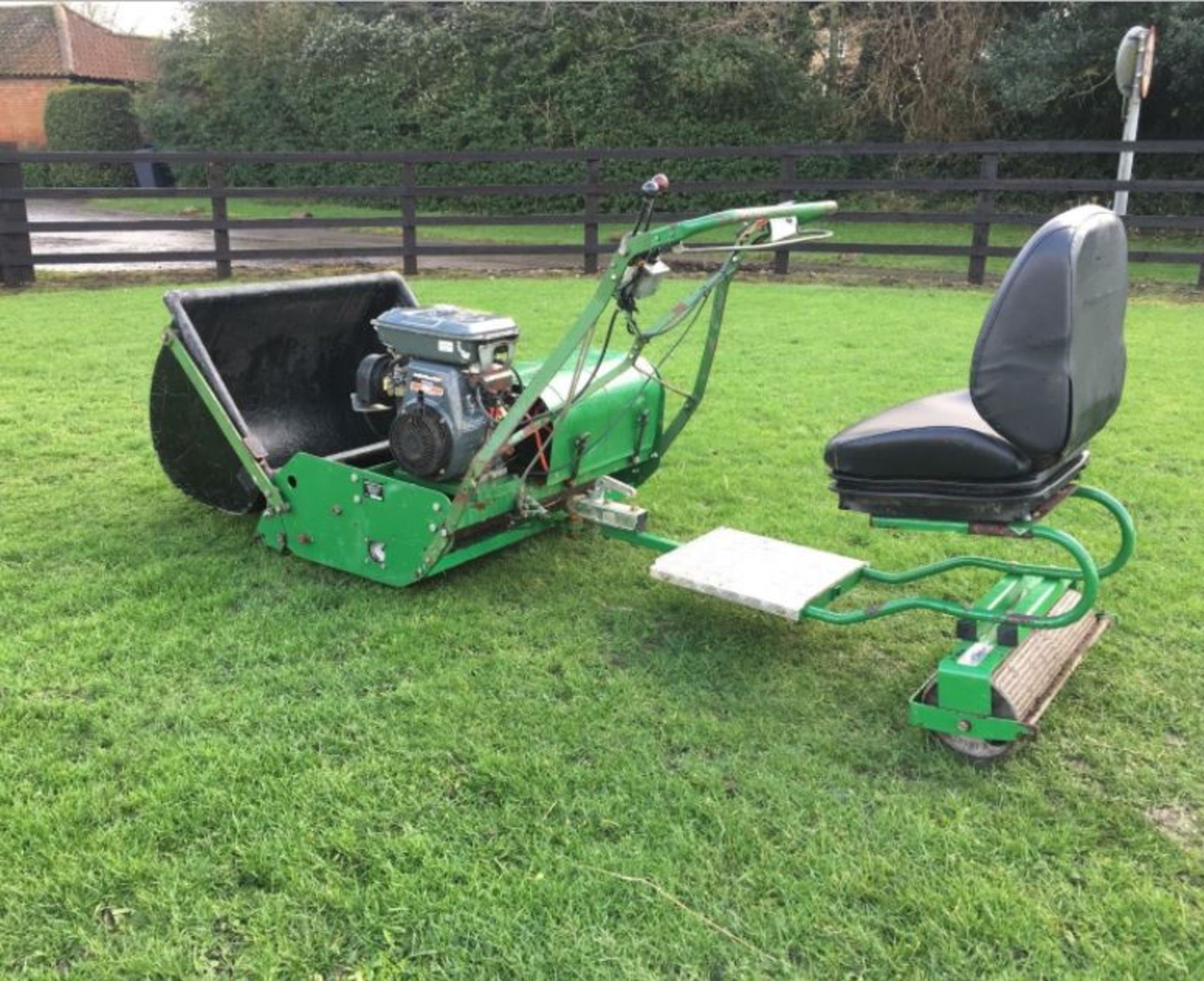 DENNIS PREMIER RIDE ON MOWER, 36" CUT *PLUS VAT* - Image 2 of 6