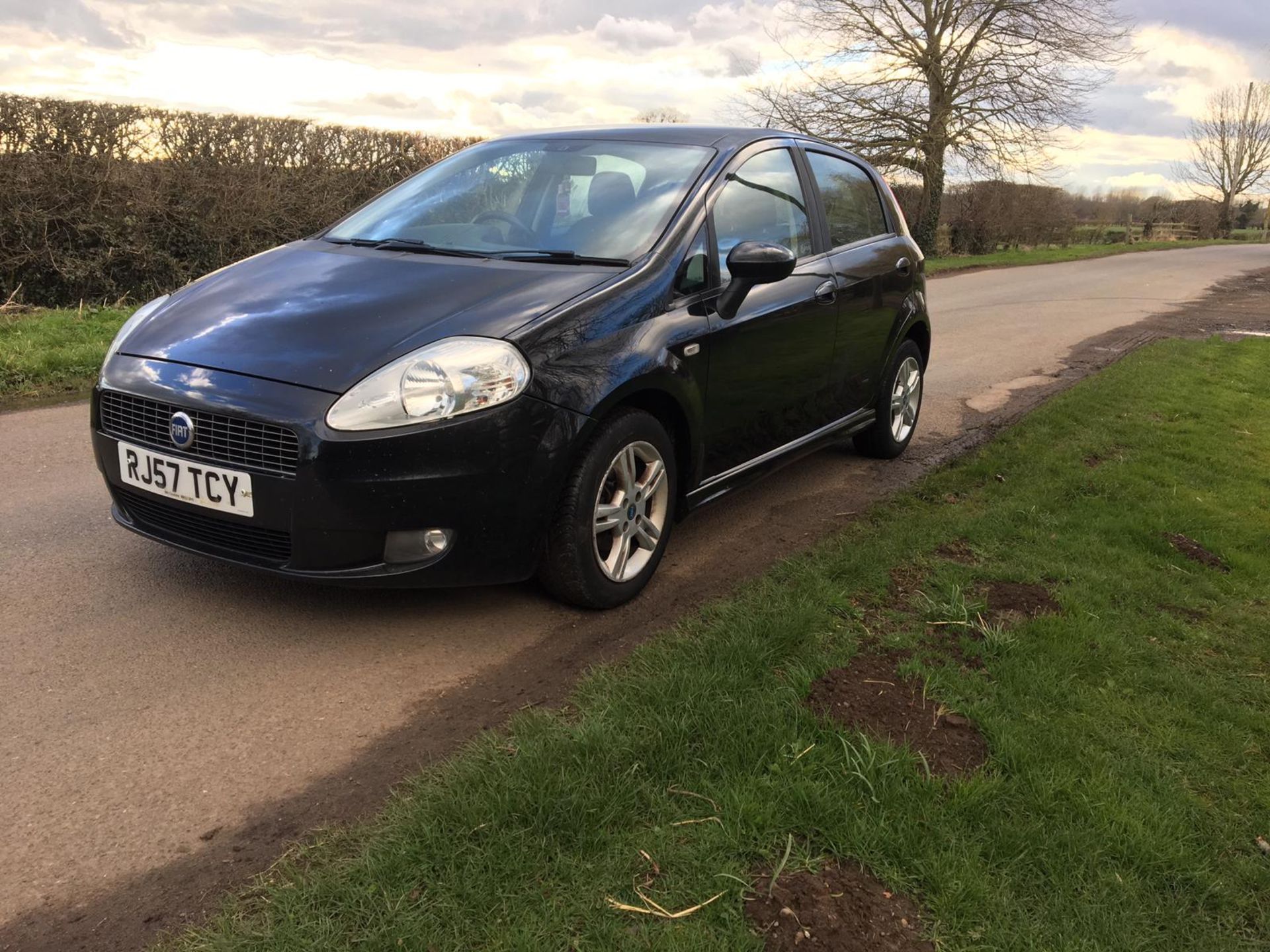 2007/57 REG FIAT GRANDE PUNTO DYNAMIC BLACK 1.4 PETROL 5 DOOR HATCHBACK *NO VAT* - Image 3 of 12