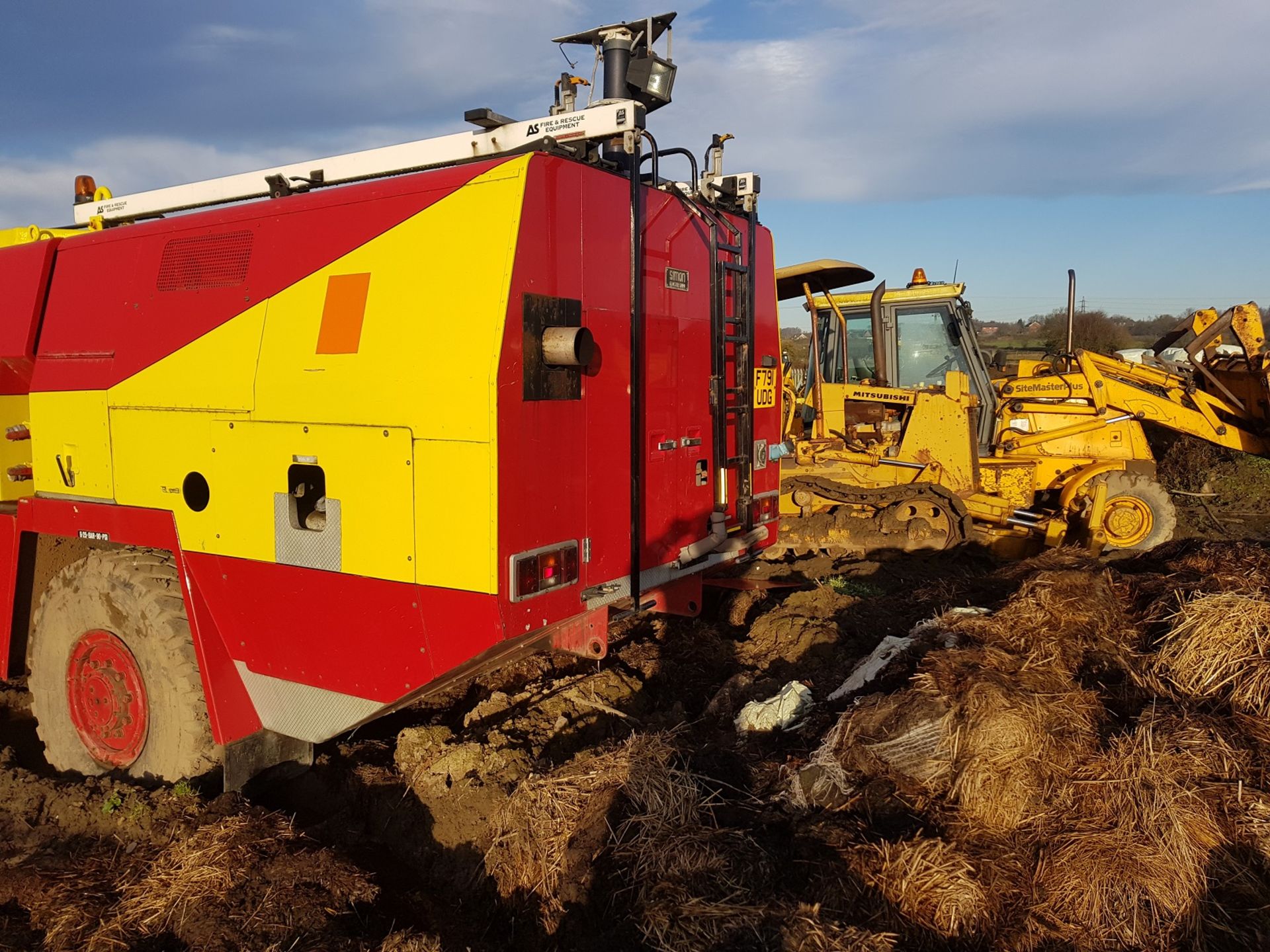 1989 SIMON GLOSTER SARO PROTECTOR FIRE ENGINE RED/YELLOW *PLUS VAT* - Bild 4 aus 5