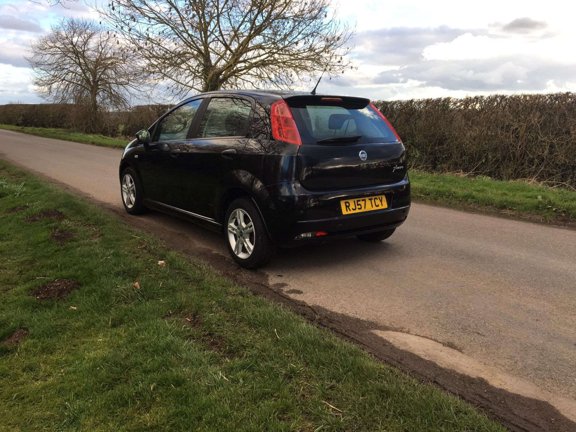 2007/57 REG FIAT GRANDE PUNTO DYNAMIC BLACK 1.4 PETROL 5 DOOR HATCHBACK *NO VAT* - Image 4 of 12