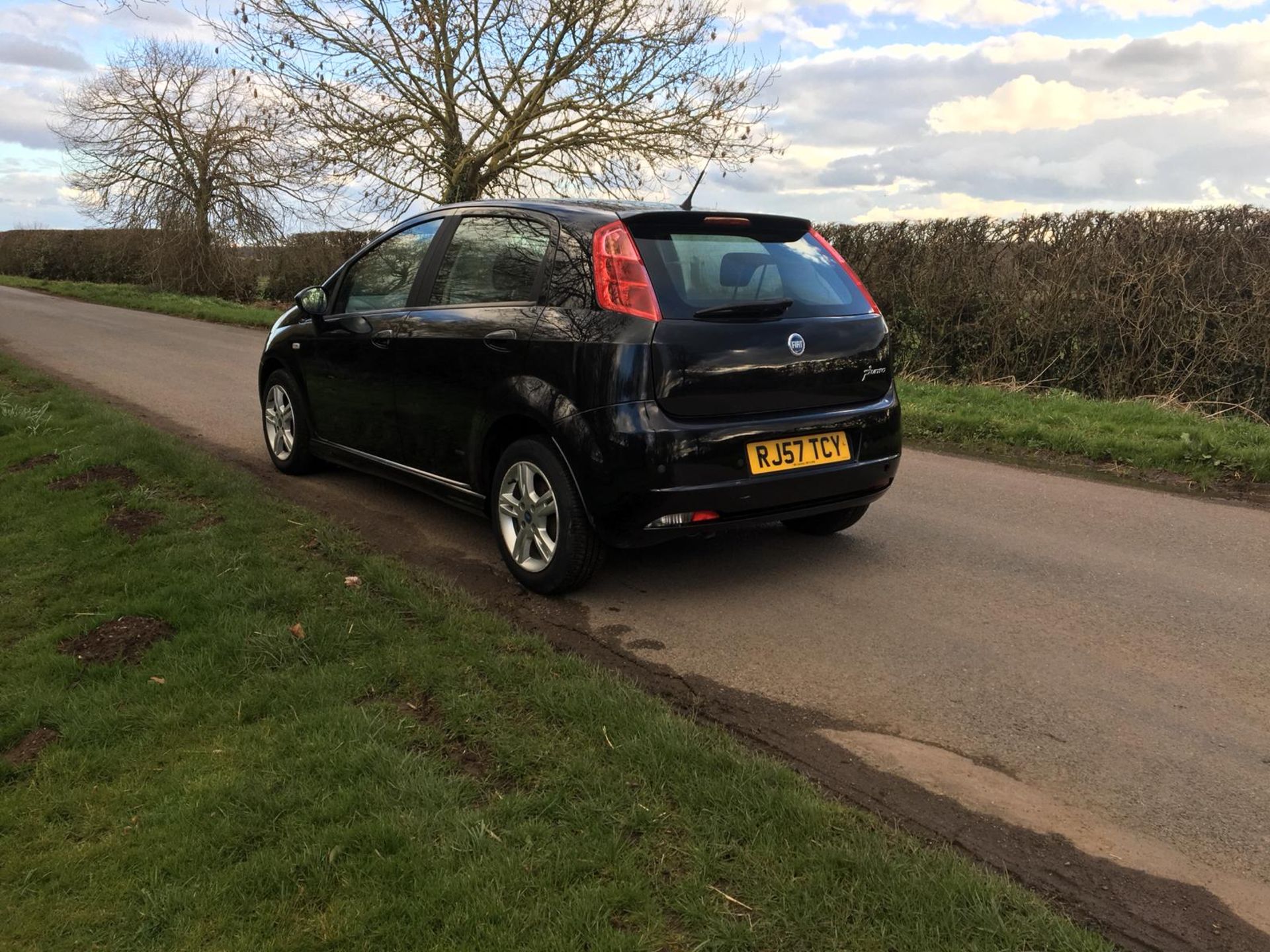 2007/57 REG FIAT GRANDE PUNTO DYNAMIC BLACK 1.4 PETROL 5 DOOR HATCHBACK *NO VAT* - Image 5 of 12