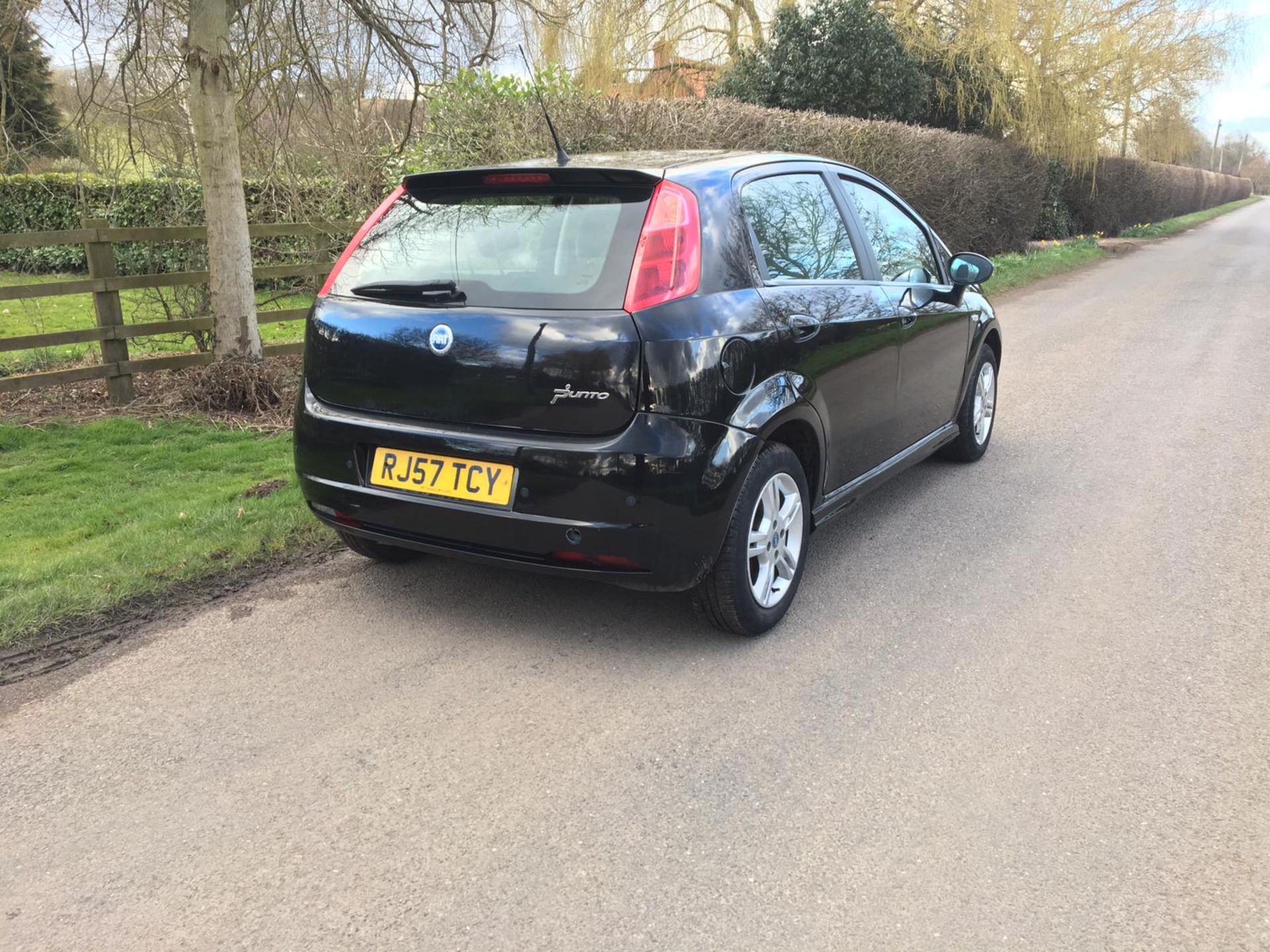 2007/57 REG FIAT GRANDE PUNTO DYNAMIC BLACK 1.4 PETROL 5 DOOR HATCHBACK *NO VAT* - Image 6 of 12