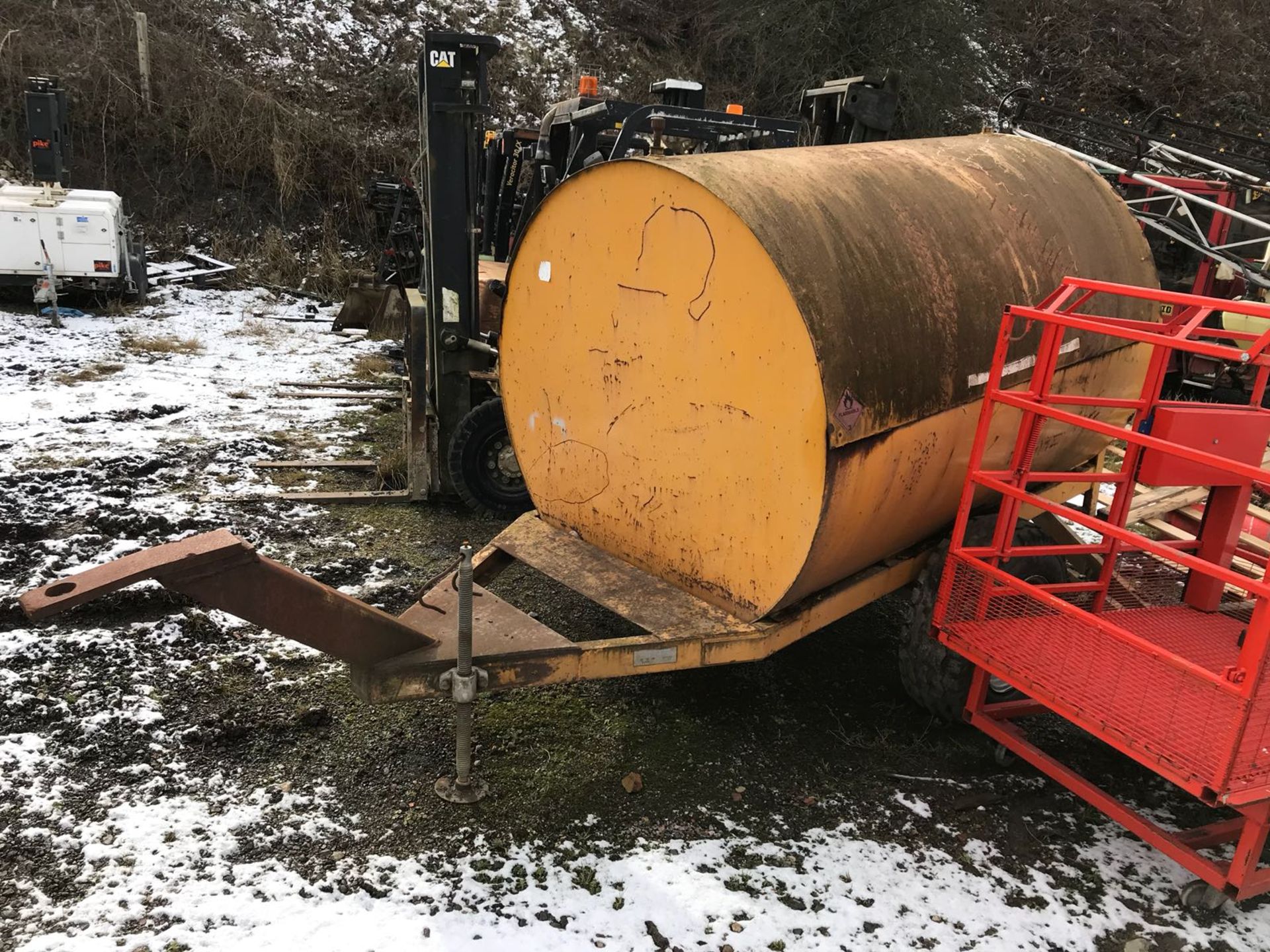 BUNDED SINGLE AXLE TOWABLE FUEL BOWSER *PLUS VAT* - Image 3 of 4