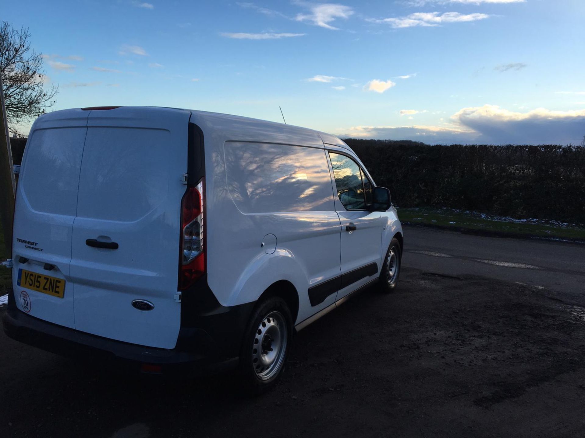 2015/15 REG FORD TRANSIT CONNECT 200 1.6 DIESEL WHITE PANEL VAN, SHOWING 0 FORMER KEEPERS *NO VAT* - Image 6 of 11