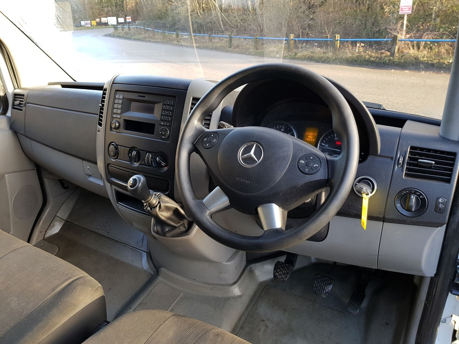 2015/15 REG MERCEDES-BENZ SPRINTER 313 CDI WHITE DIESEL 9 SEATER PANEL VAN, SHOWING 0 FORMER KEEPERS - Image 16 of 19