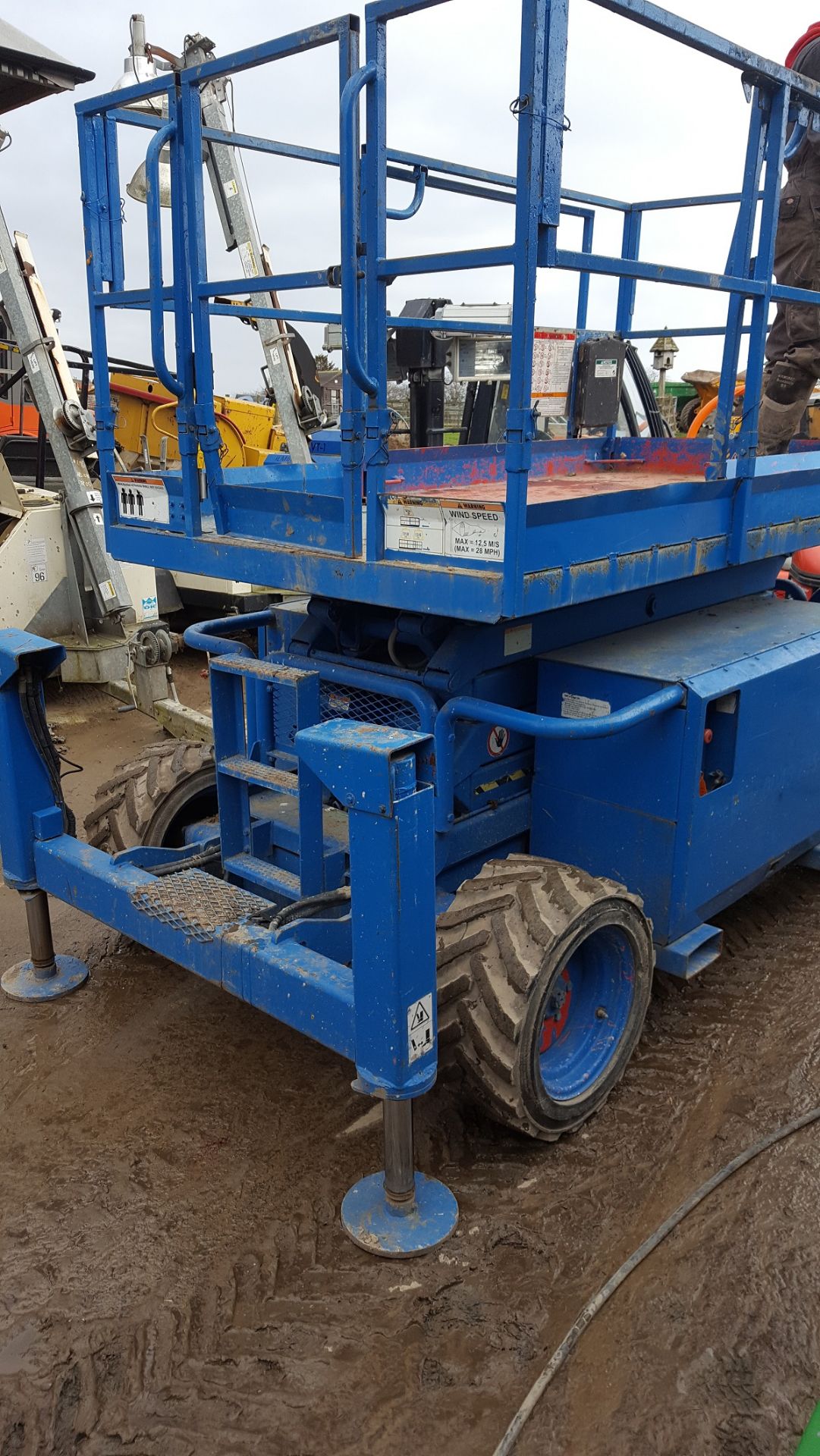 2007 SKYJACK 9.6M SCISSOR LIFT, STARTS, LIFTS AND DRIVES *PLUS VAT* - Image 2 of 5