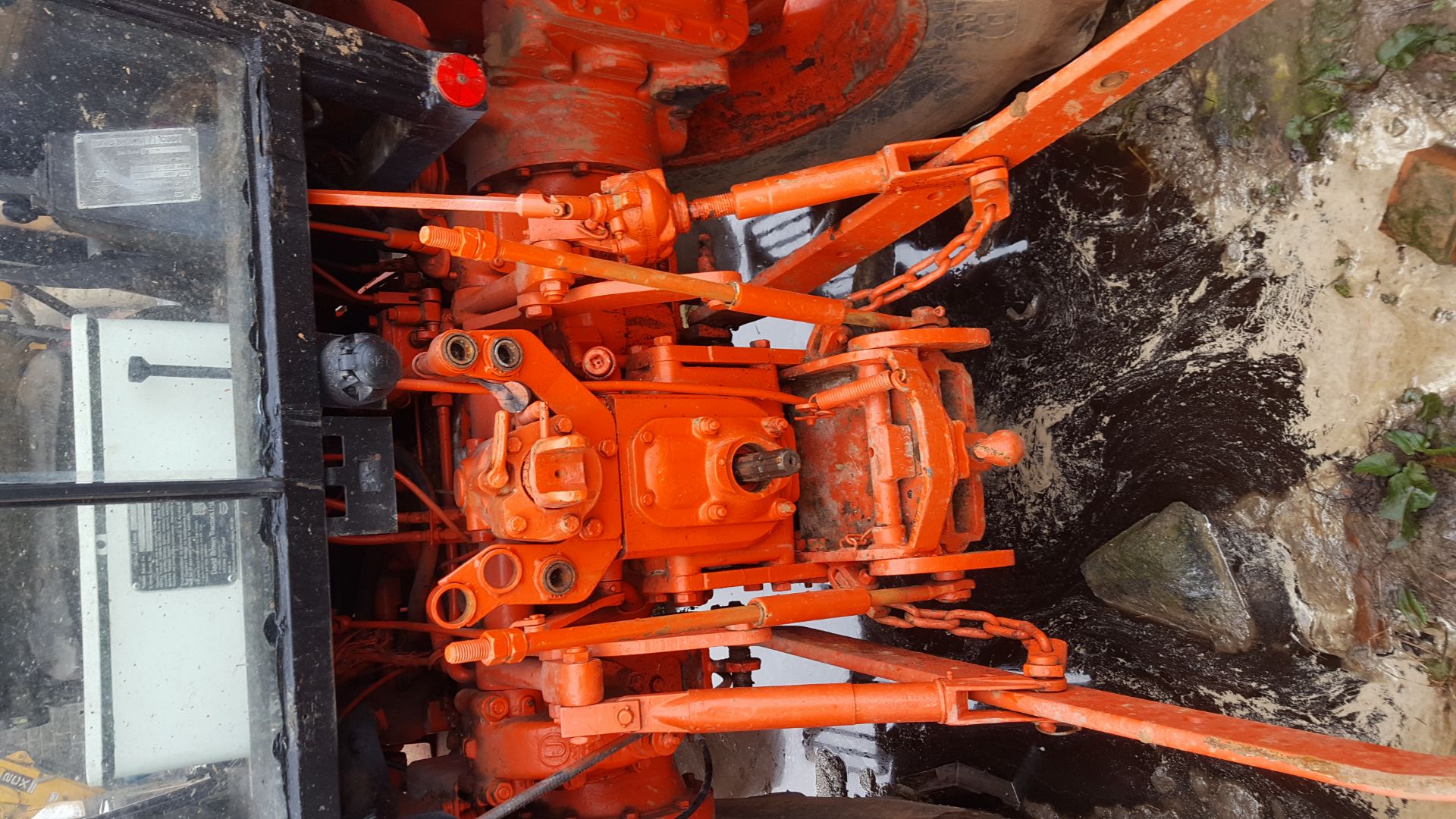 1981 DAVID BROWN 1390 WHITE / RED DIESEL AGRICULTURAL TRACTOR *PLUS VAT* - Image 4 of 12