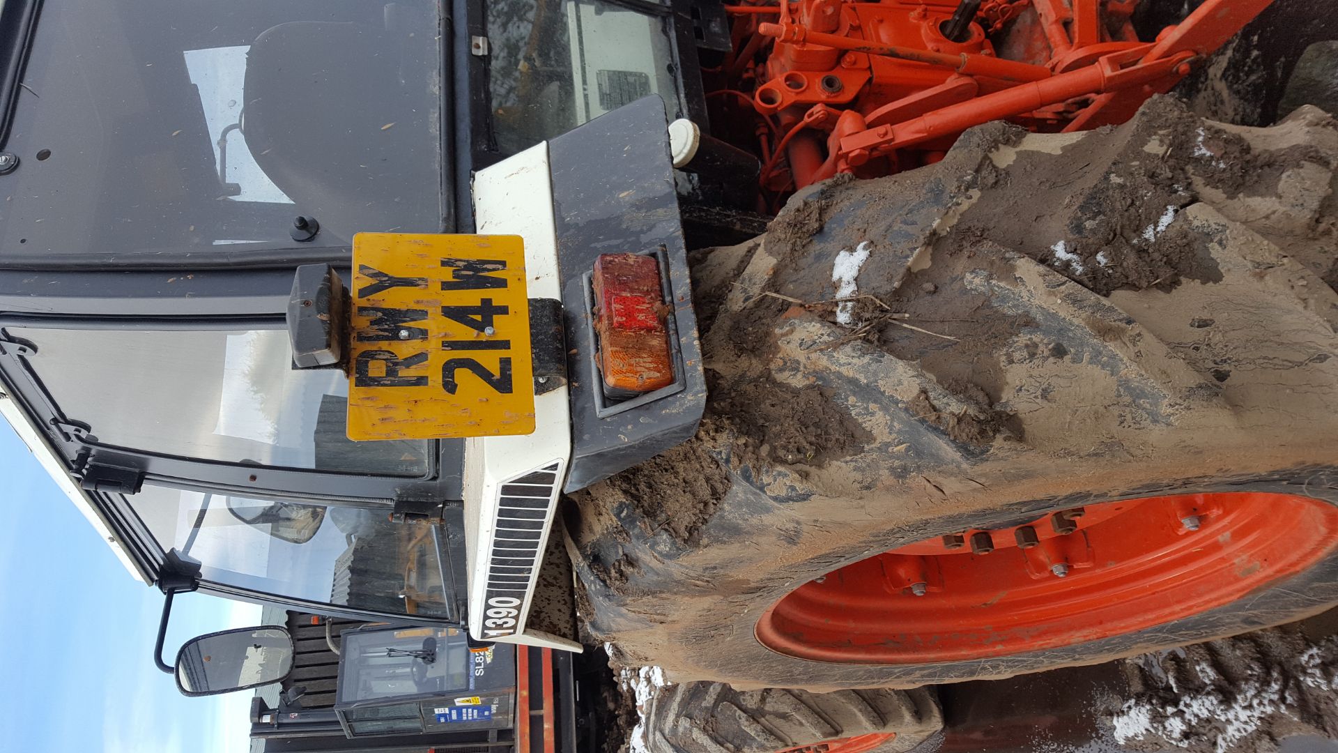 1981 DAVID BROWN 1390 WHITE / RED DIESEL AGRICULTURAL TRACTOR *PLUS VAT* - Image 3 of 12