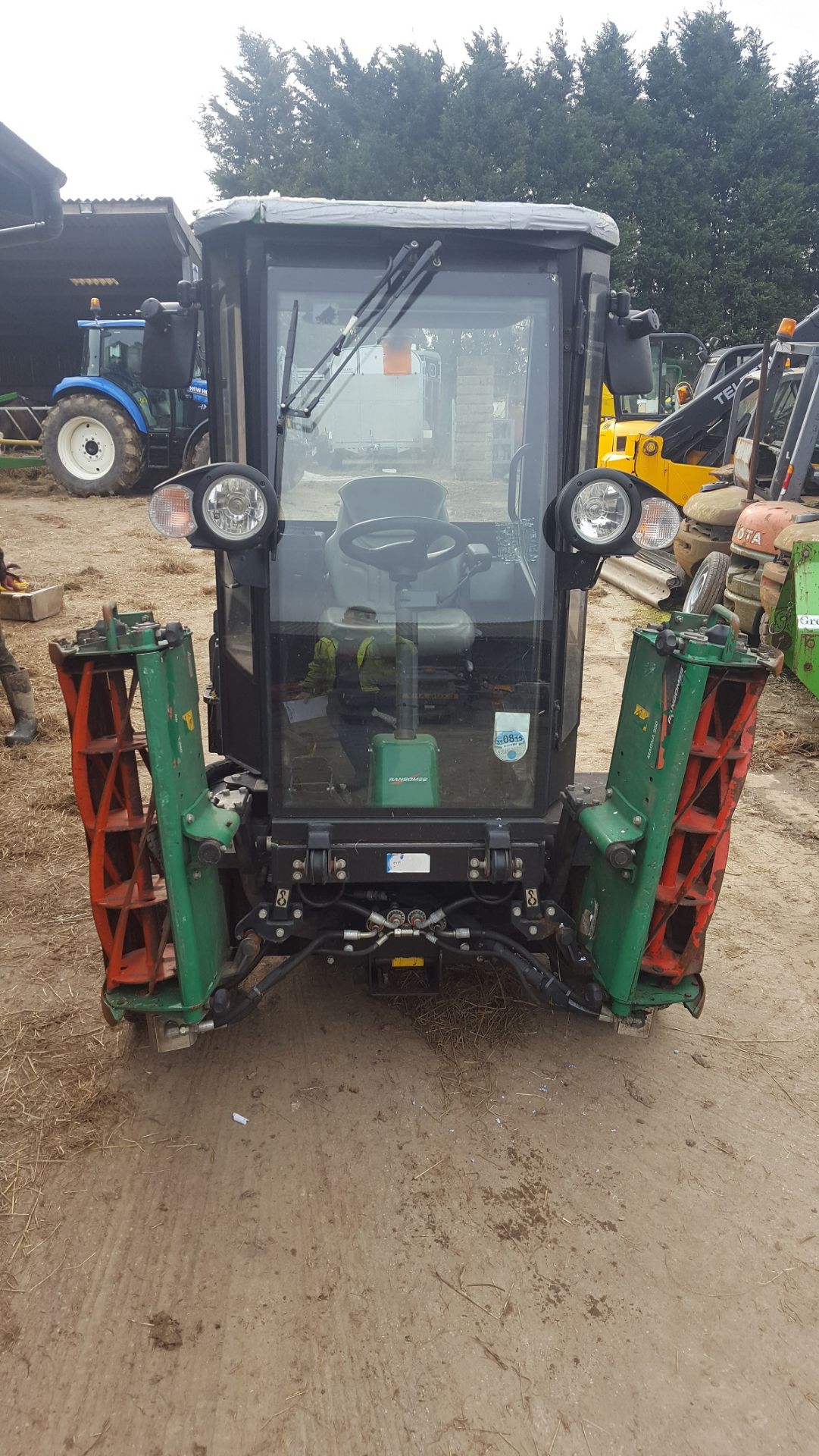 2012 RANSOMES PARKWAY 3 REEL RIDE ON LAWN MOWER WITH CAB *PLUS VAT* - Image 2 of 17