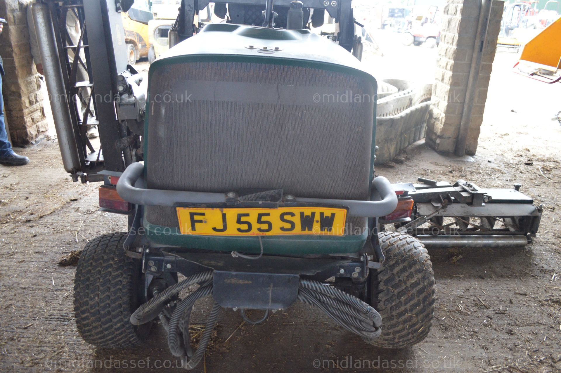 2005/55 REG HAYTER 5 GANG RIDE ON MOWER - Image 7 of 9