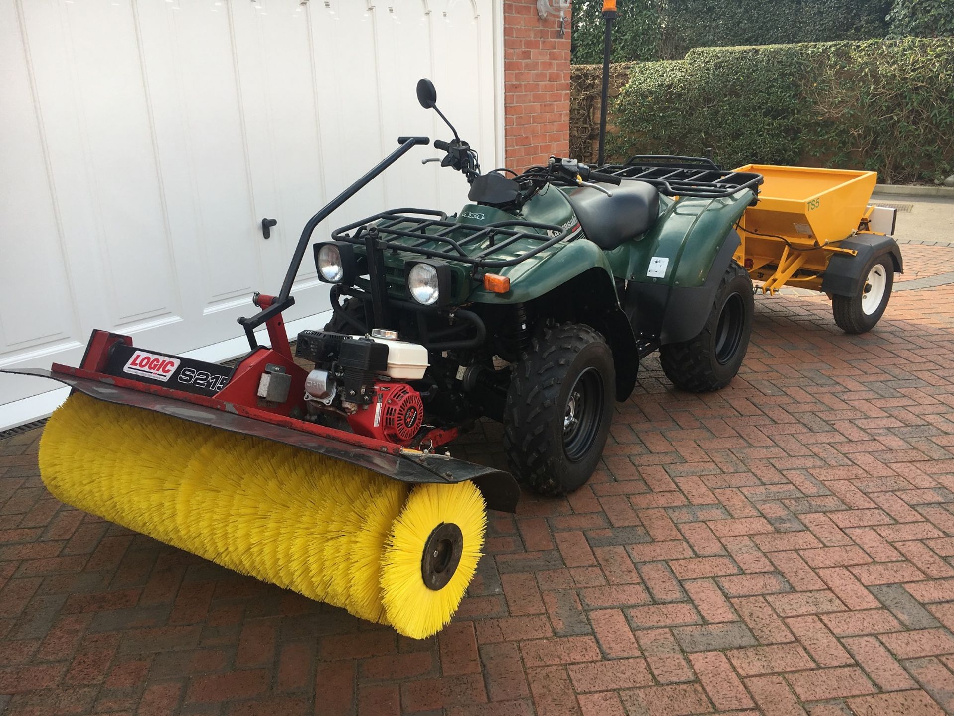 KAWASAKI KVF360 QUAD C/W LOGIC POWERED BRUSH & REAR GRITTER, ONLY 378 MILES GENUINE *PLUS VAT* - Image 3 of 6