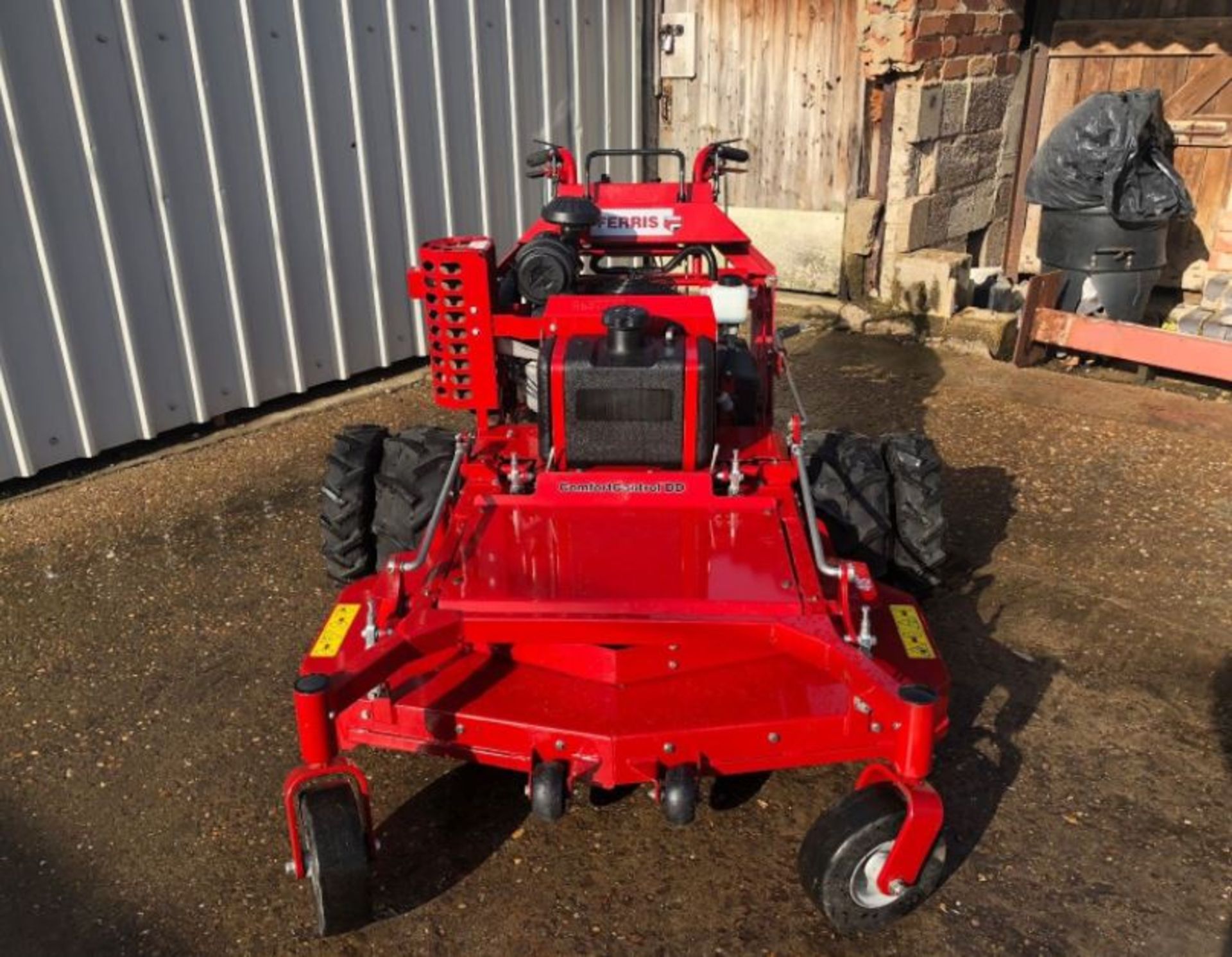 FERRIS 48" CUT DUAL HYDRO DRIVE BANK MOWER, IMMACULATE CONDITION, ZERO TURN *PLUS VAT* - Image 6 of 6