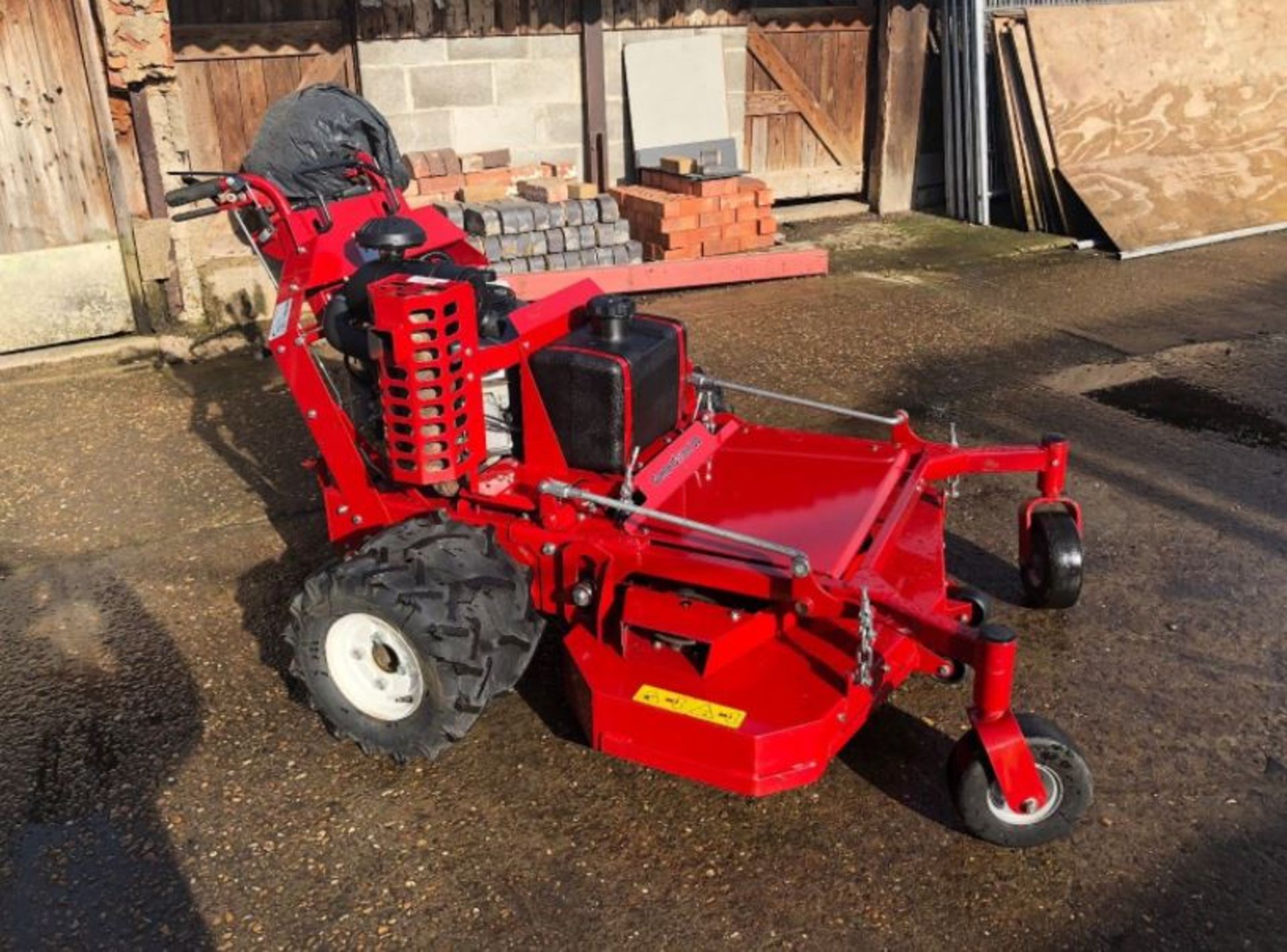 FERRIS 48" CUT DUAL HYDRO DRIVE BANK MOWER, IMMACULATE CONDITION, ZERO TURN *PLUS VAT* - Image 5 of 6