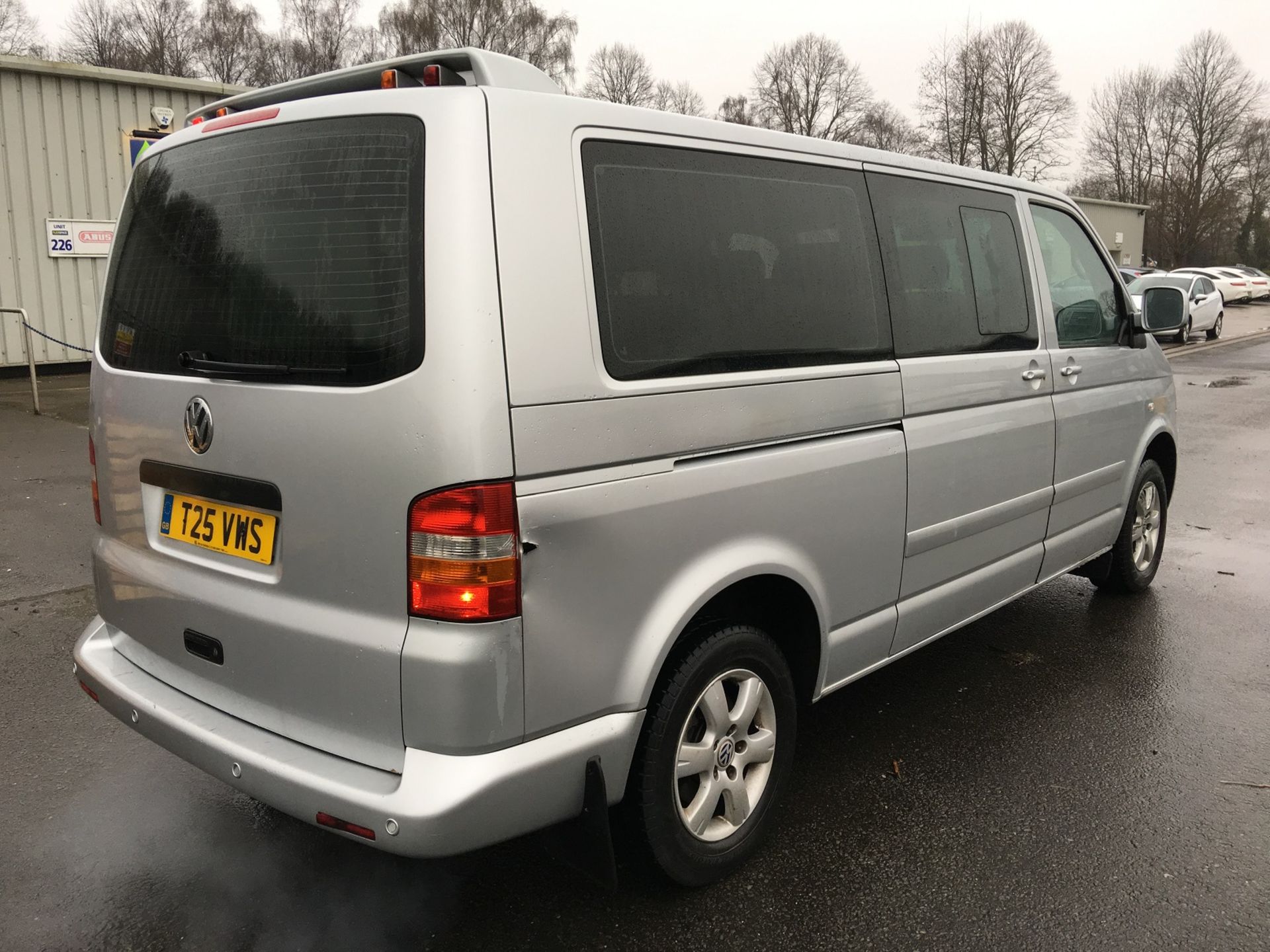 2009/59 REG VOLKSWAGEN TRANSPORTER SHUTTLE SE130 LWB SILVER DIESEL 9 SEATER MPV *NO VAT* - Image 6 of 19